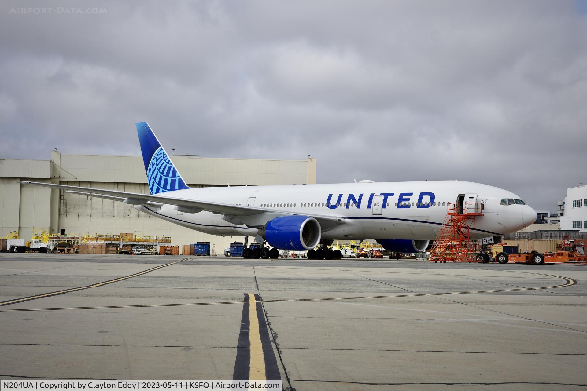 N204UA, 1999 Boeing 777-222/ER C/N 28713, SFO 2023.