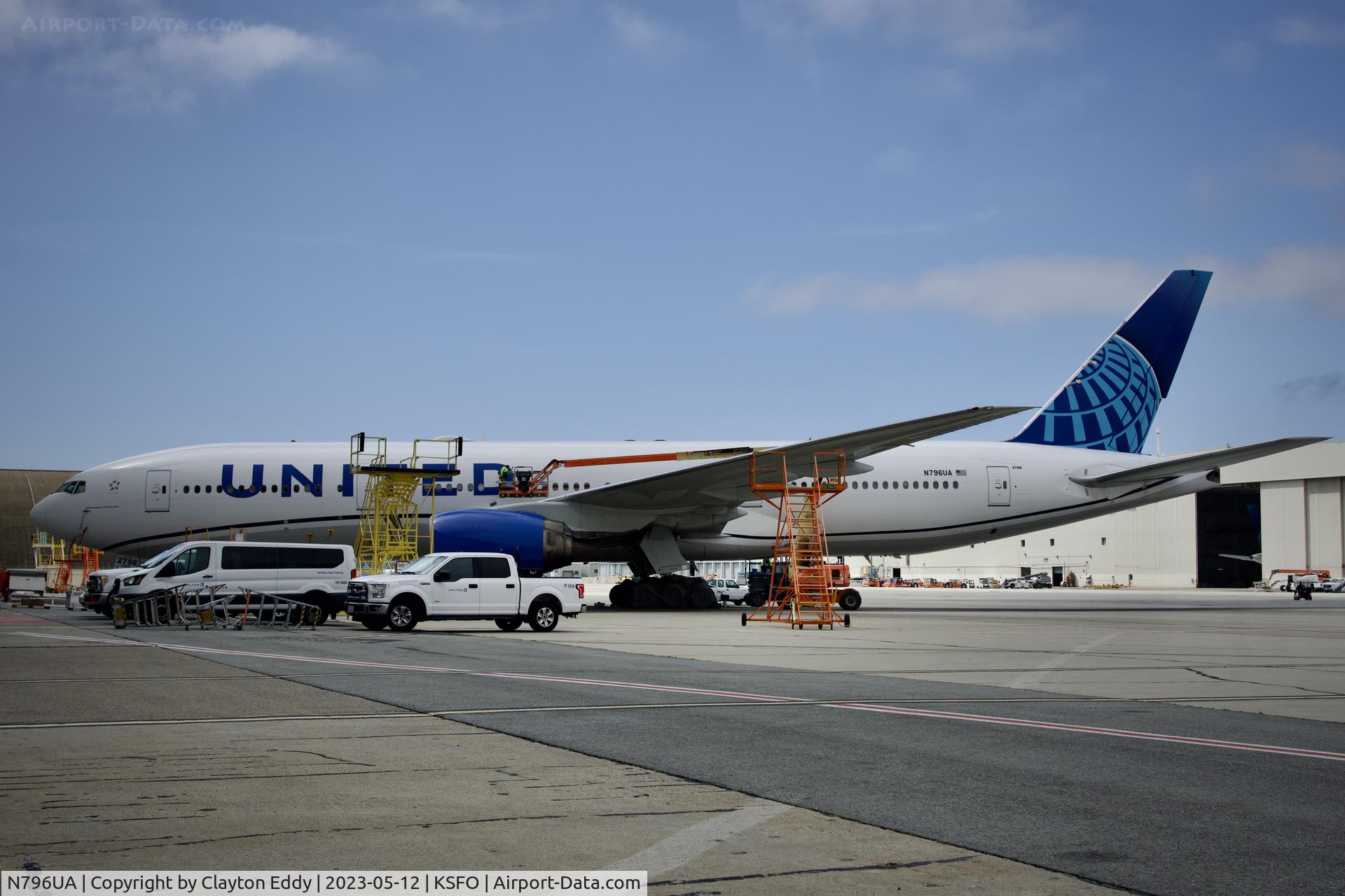 N796UA, 1998 Boeing 777-222 C/N 26931, SFO 2023.