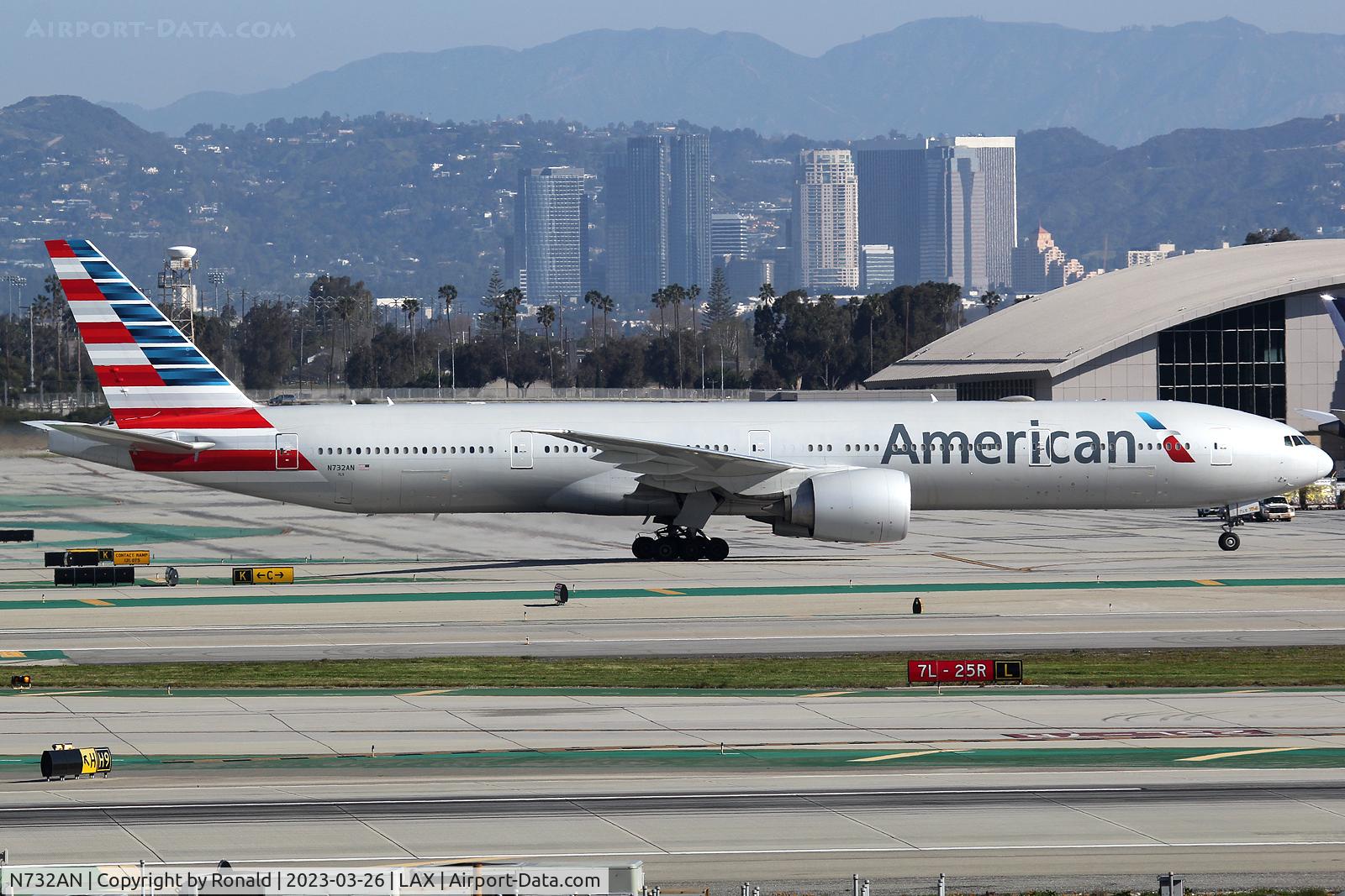 N732AN, 2014 Boeing 777-323/ER C/N 31549, at lax