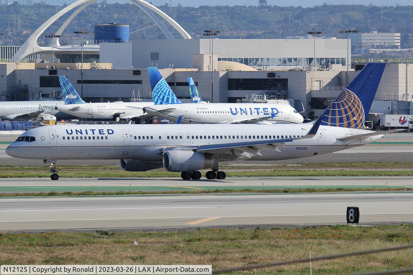 N12125, 1998 Boeing 757-224 C/N 28967, at lax