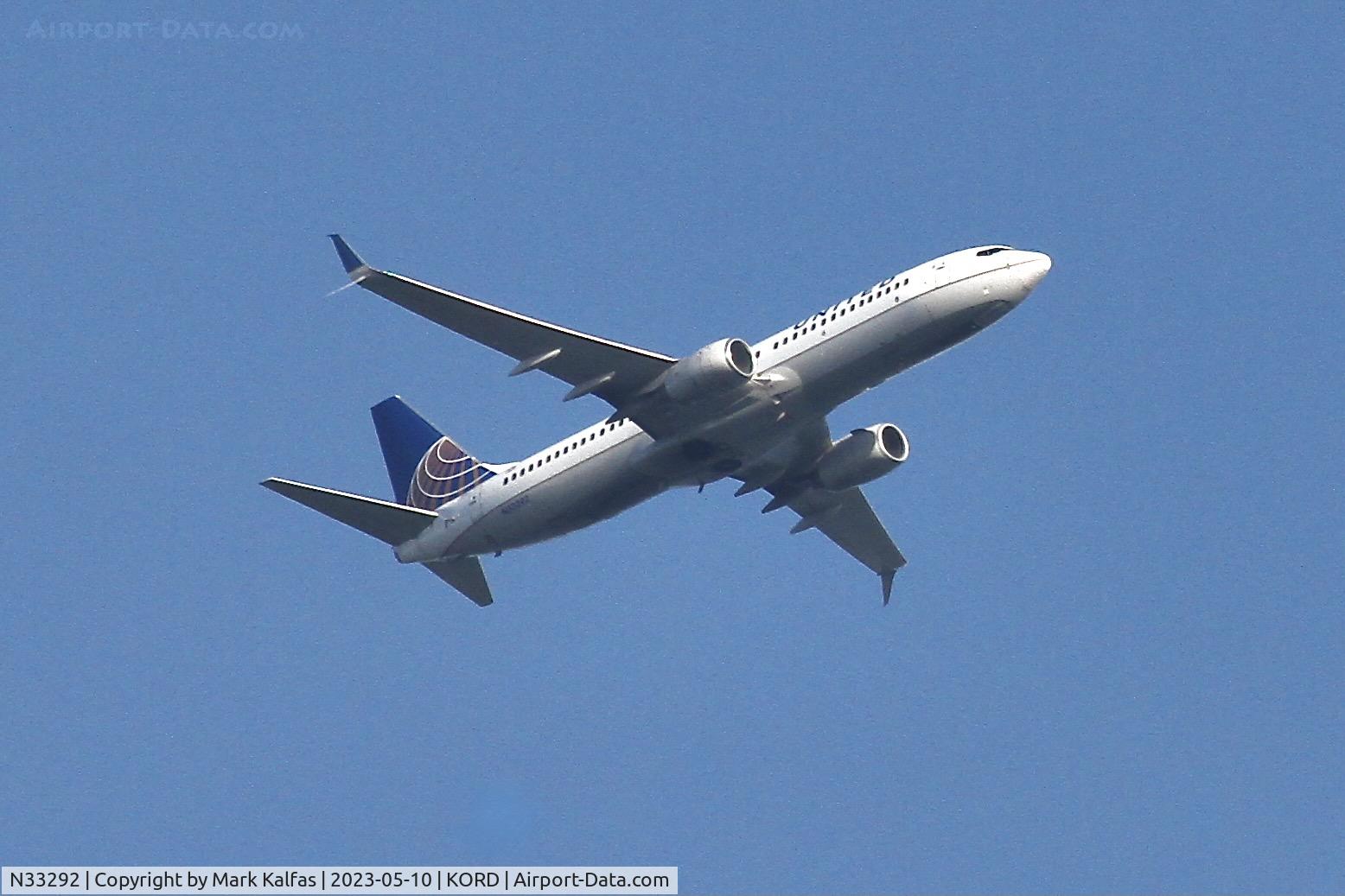 N33292, 2004 Boeing 737-824 C/N 33455, United Airlines Boeing 737-824, N33292 operating as  UA1154 DCA-ORD, on approach to O'Hare.