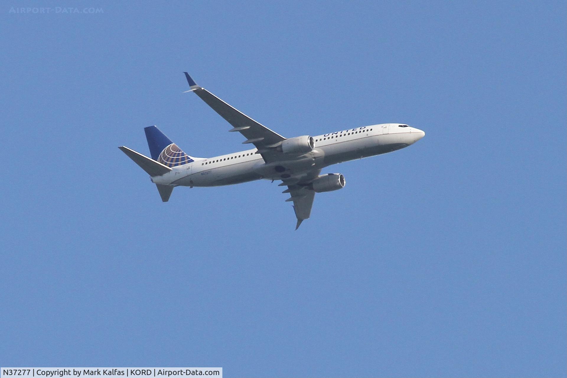 N37277, 2002 Boeing 737-824 C/N 31595, United Airlines Boeing 737-824, N37277 operating as UA1535 from CMH to ORD, On approach to O'Hare.