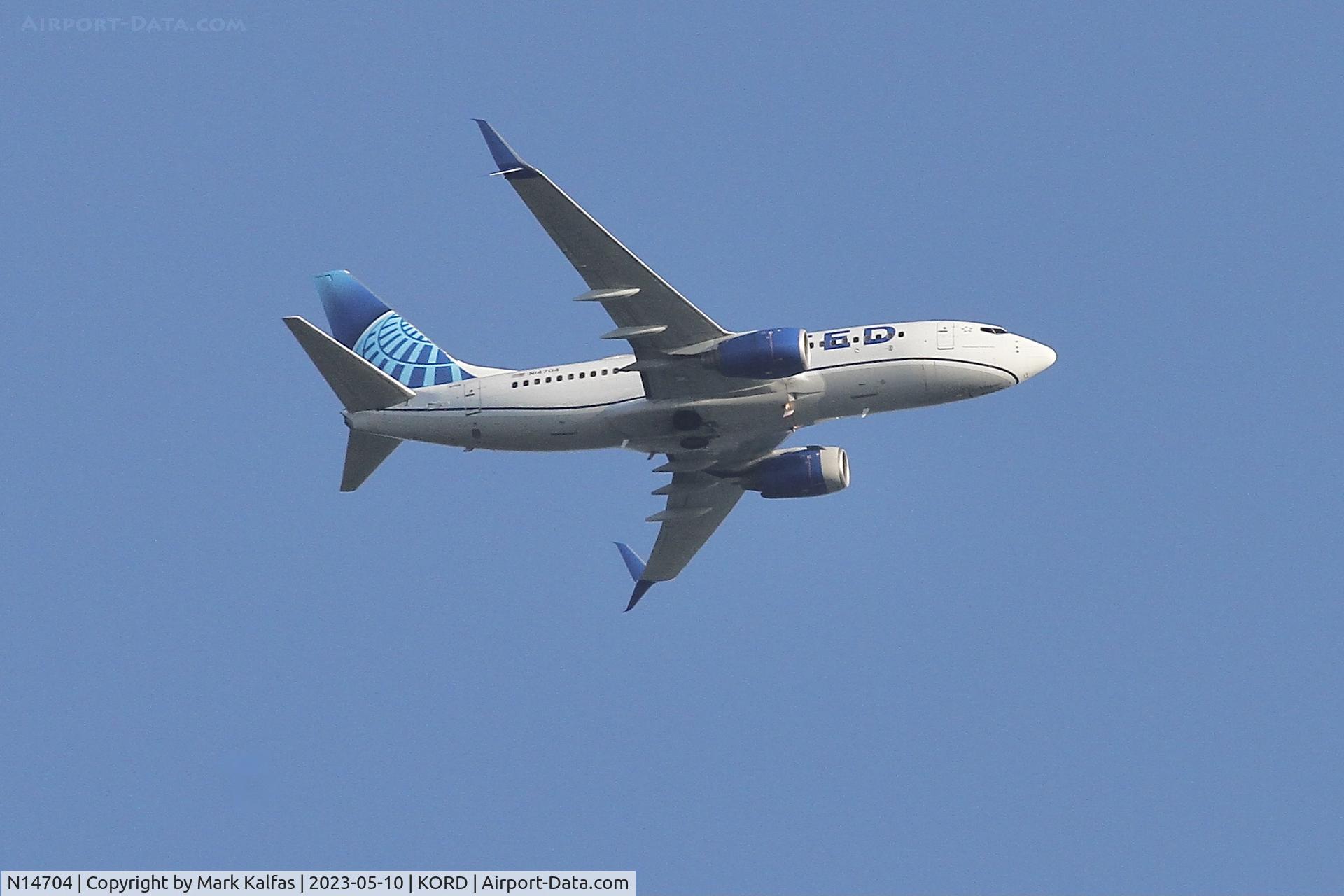 N14704, 1998 Boeing 737-724 C/N 28765, United Airlines Boeing 737-724, N14704 operating as UA248 from CLT to ORD, on approach to O'Hare