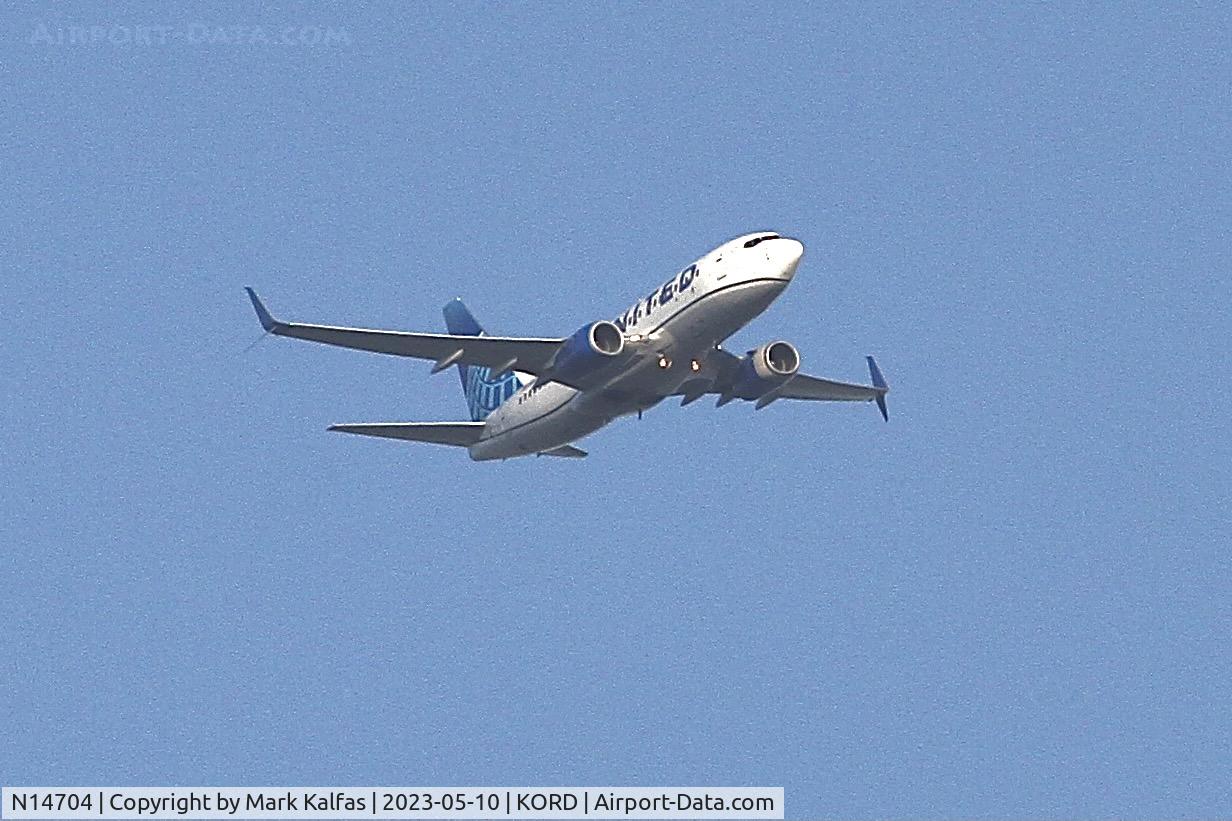 N14704, 1998 Boeing 737-724 C/N 28765, United Airlines Boeing 737-724, N14704 operating as UA248 from CLT to ORD, on approach to O'Hare