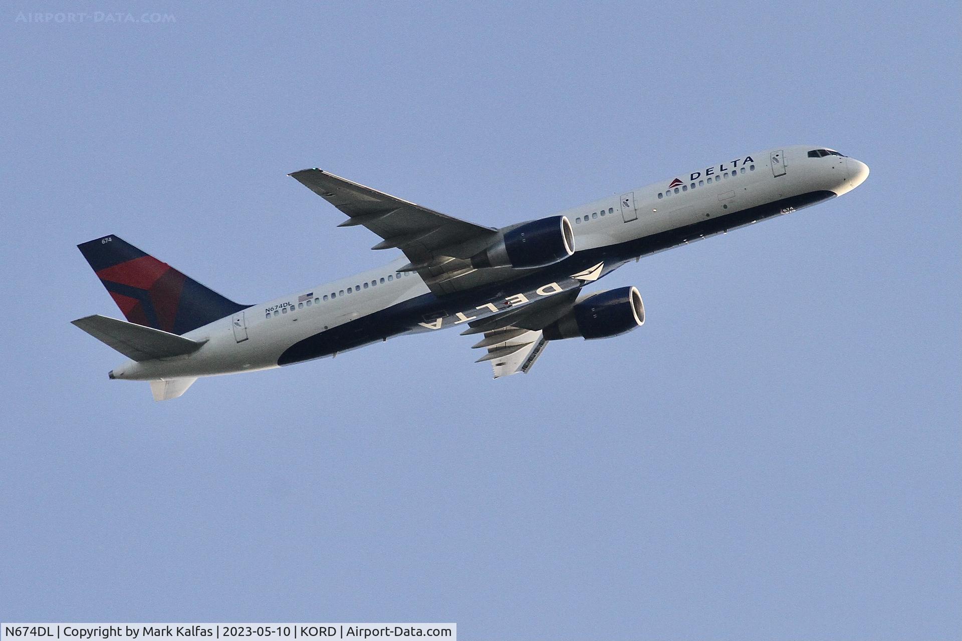 N674DL, 1992 Boeing 757-232 C/N 25979, Delta Boeing 757-232, N674DL operating as DL2879 from ATL to ORD, turning in to intercept 10C at O'Hare.