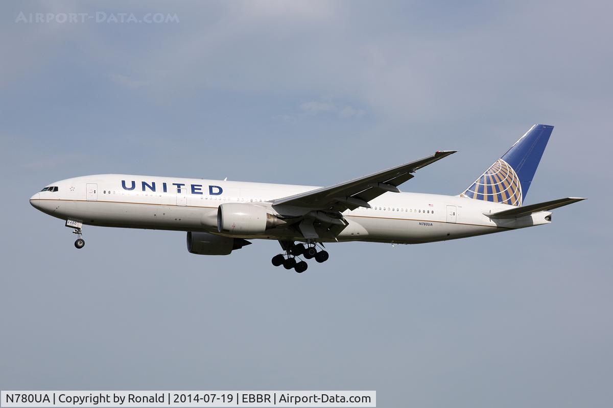 N780UA, 1996 Boeing 777-222 C/N 26944, at bru