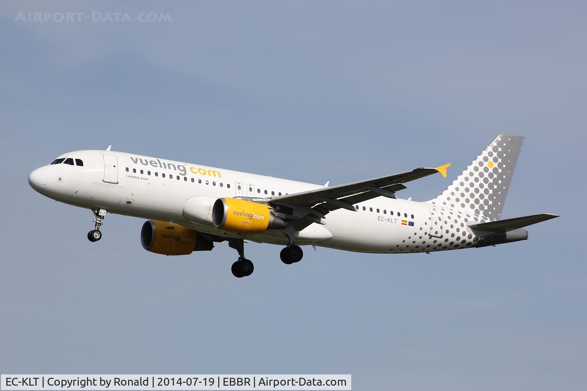 EC-KLT, 2007 Airbus A320-216 C/N 3376, at bru