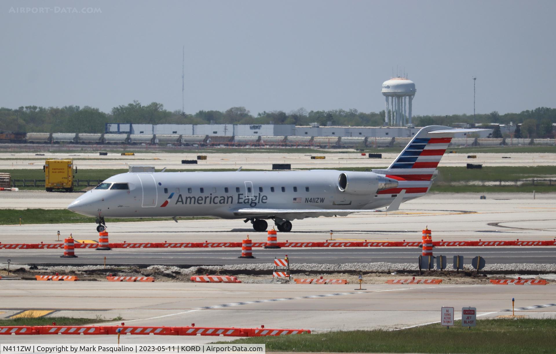 N411ZW, 2001 Bombardier CRJ-200LR (CL-600-2B19) C/N 7569, CL-600-2B19