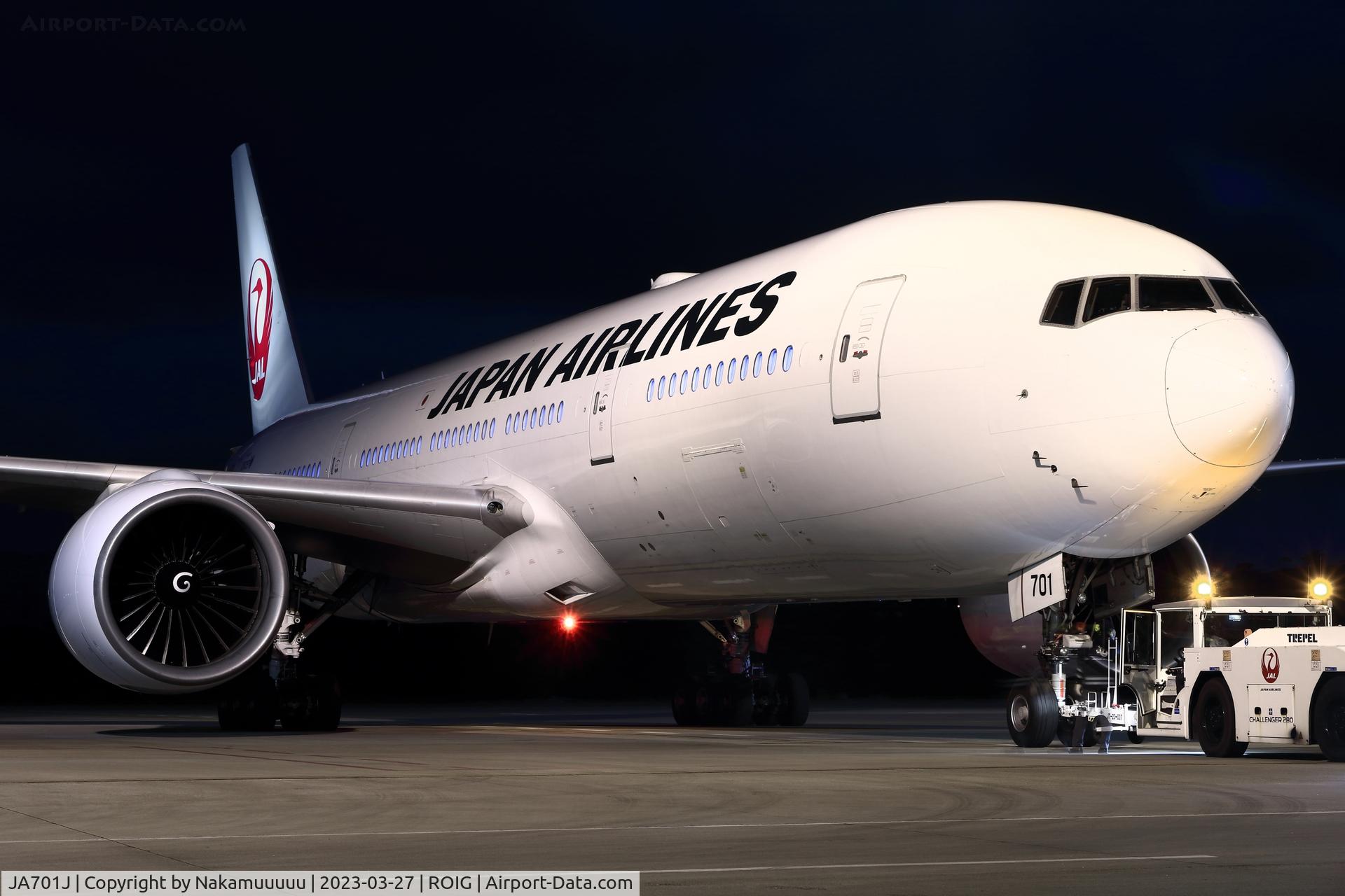 JA701J, 2002 Boeing 777-246/ER C/N 32889, The final passenger flight, which is also a farewell flight, was conducted as JL8132(HND-LAX via VCV(low pass)) on May 16th, 2023.