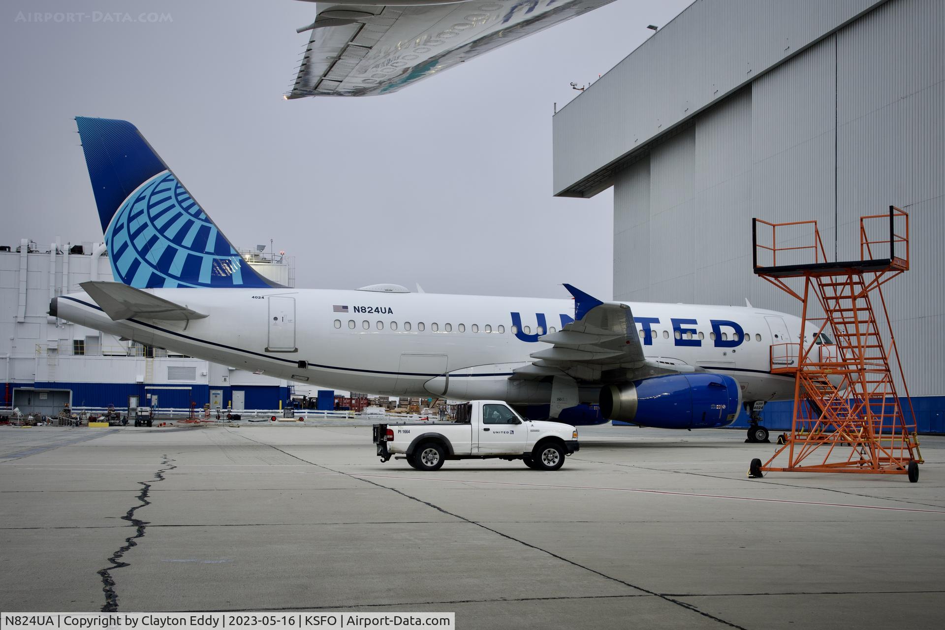 N824UA, 1999 Airbus A319-131 C/N 965, SFO 2023.