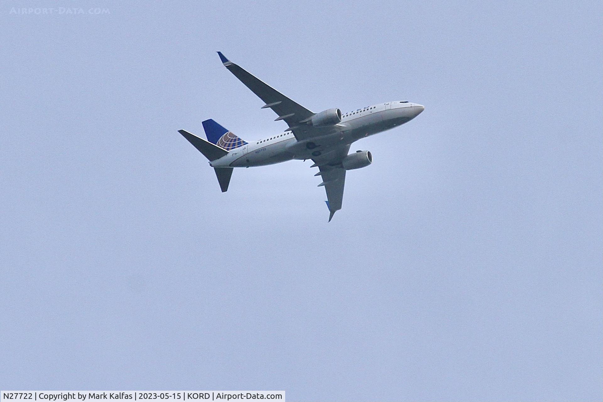 N27722, 1999 Boeing 737-724 C/N 28789, United Ailined Boeing 737-724, N27722 operating as UA1463 from IND to ORD