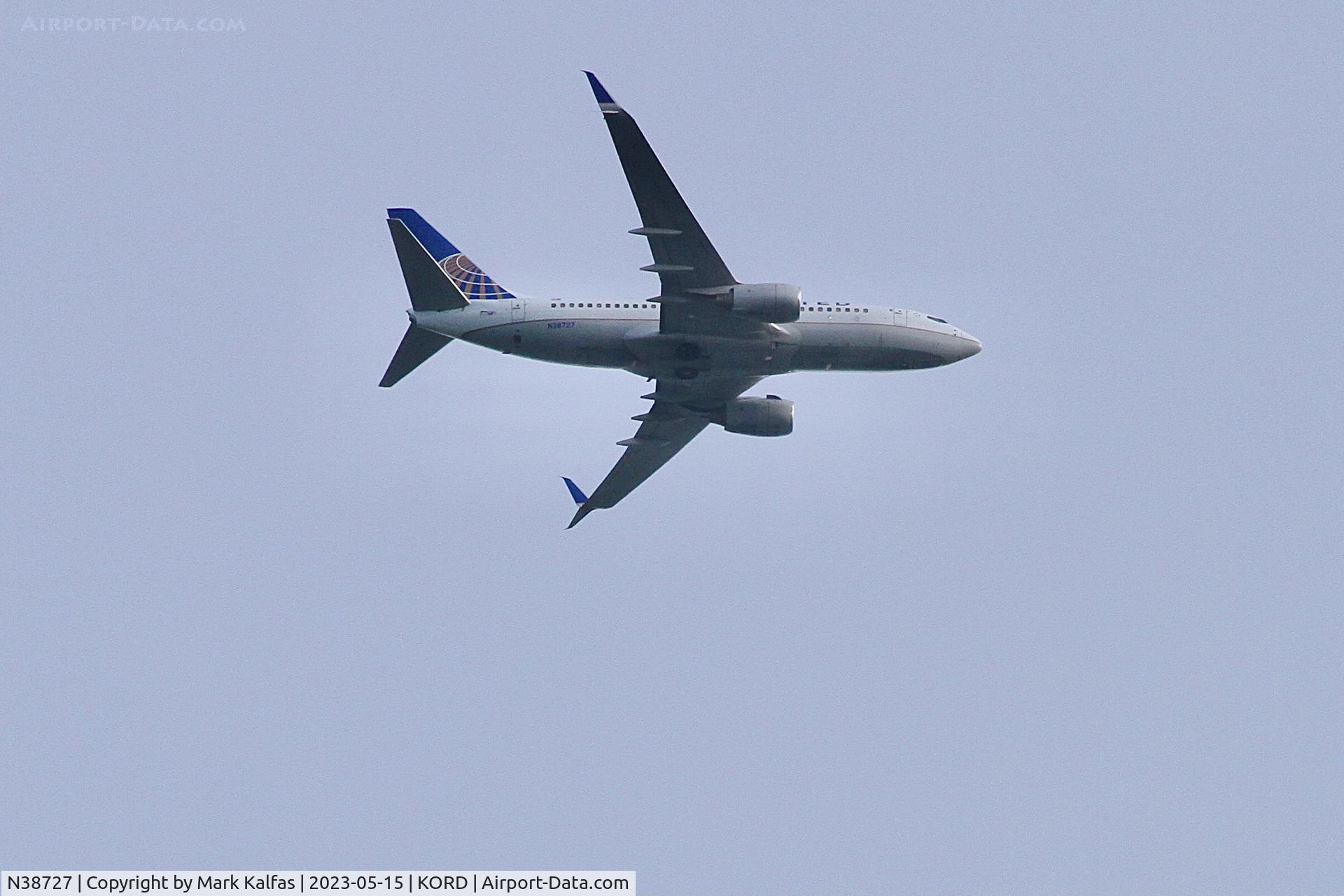 N38727, 1999 Boeing 737-724 C/N 28797, United Airlines Boeing 737-724, N38727 operating as UA1710 from JAXv to ORD