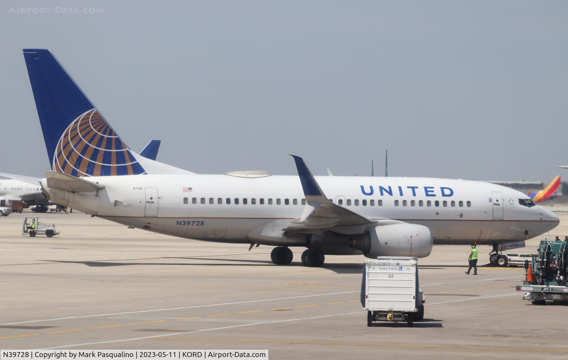 N39728, 1999 Boeing 737-724 C/N 28944, Boeing 737-724