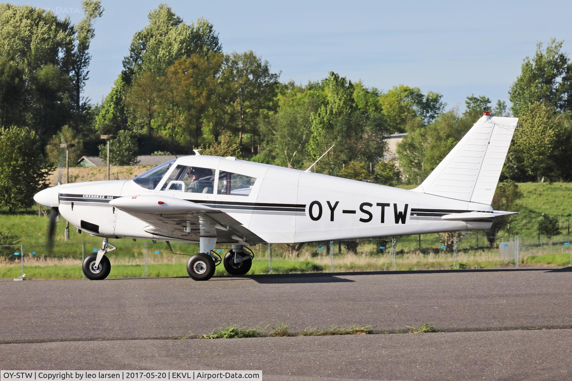 OY-STW, 1964 Piper PA-28 Cherokee 235 C/N 28-10363, Værløse 20.5.2017