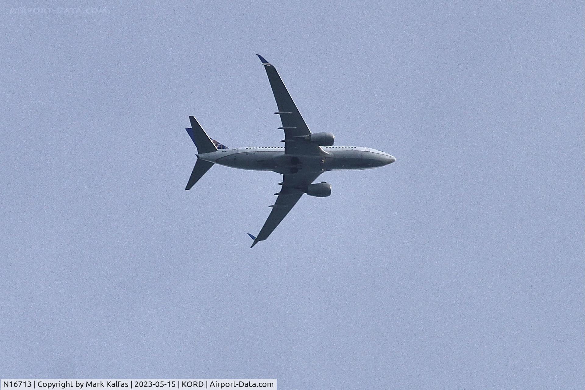 N16713, 1998 Boeing 737-724 C/N 28784, United Airlines Boeing 737-724, N16713 operating as UA1557 from MDT to ORD