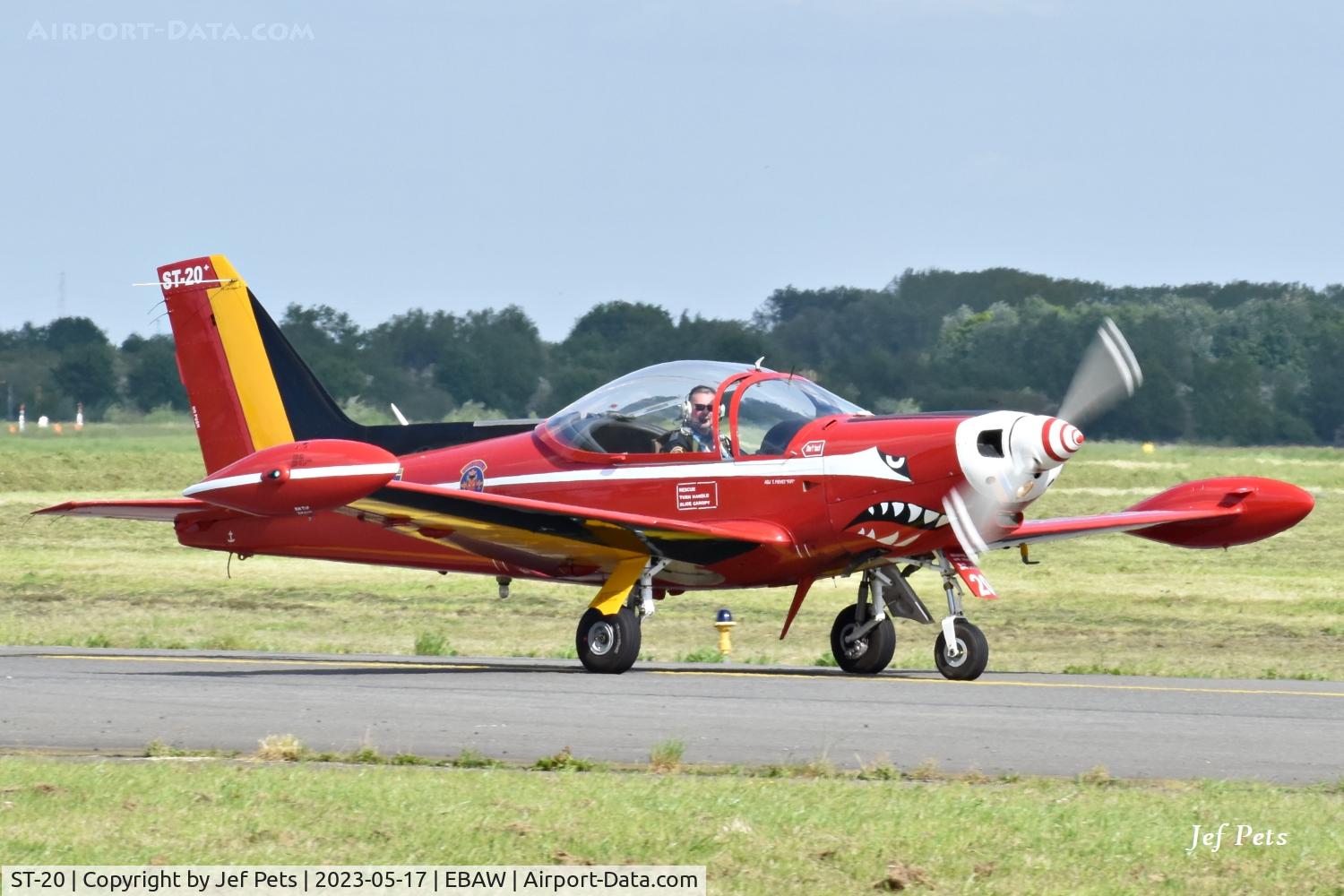 ST-20, SIAI-Marchetti SF-260MB C/N 10-20, At Antwerp Airport.