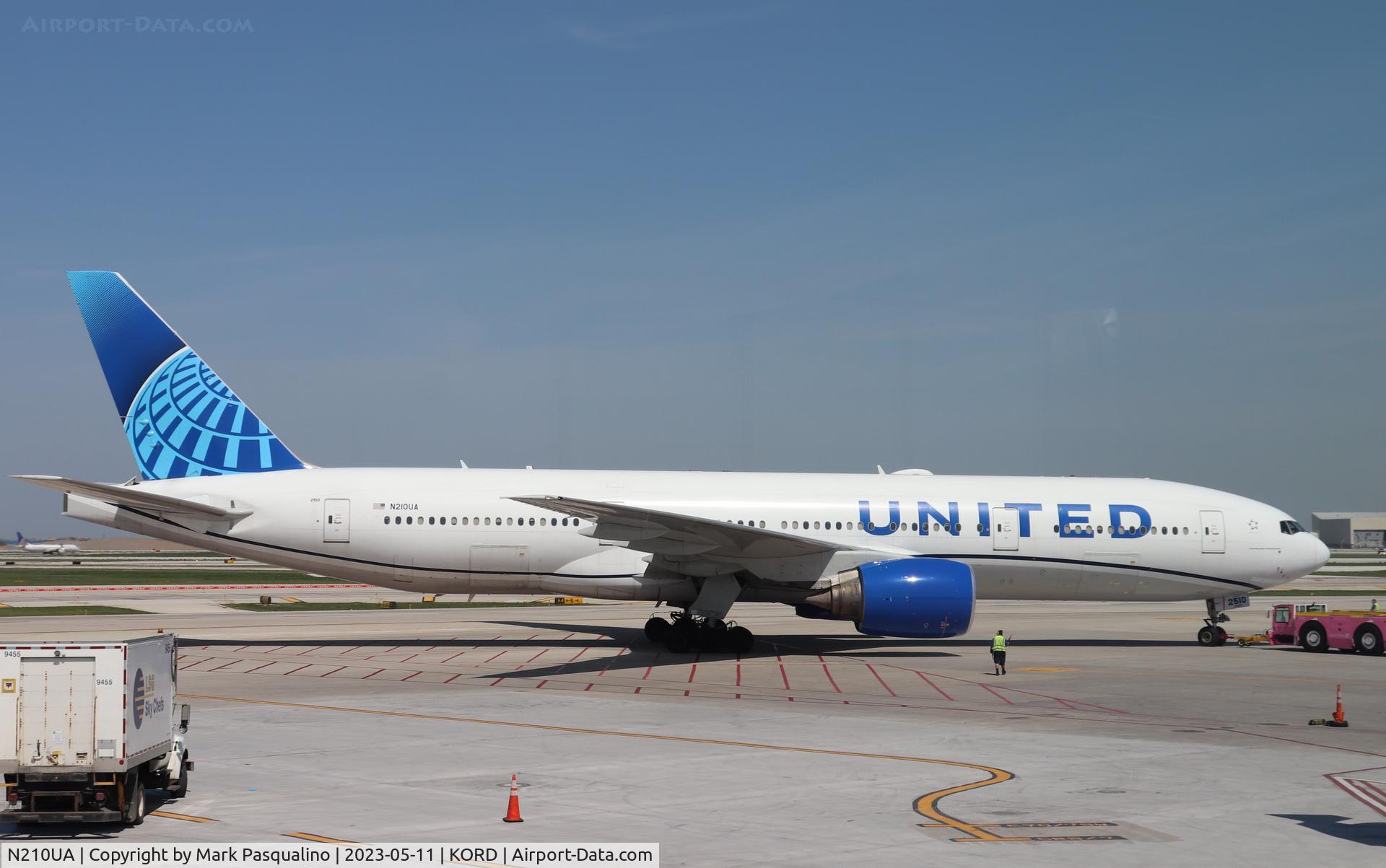 N210UA, 2000 Boeing 777-222 C/N 30216, Boeing 777-222