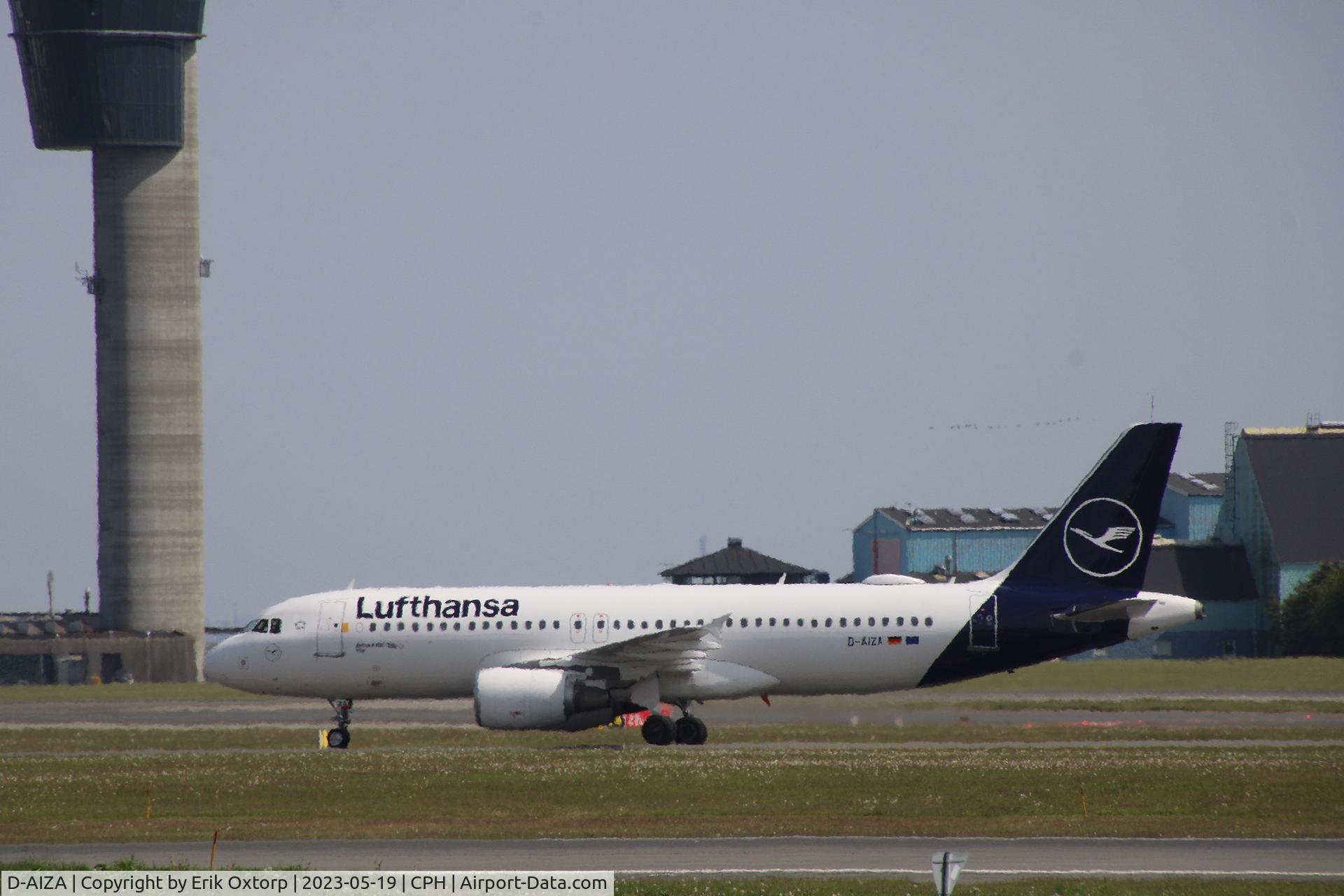 D-AIZA, 2009 Airbus A320-214 C/N 4097, D-AIZA landed rw 22L