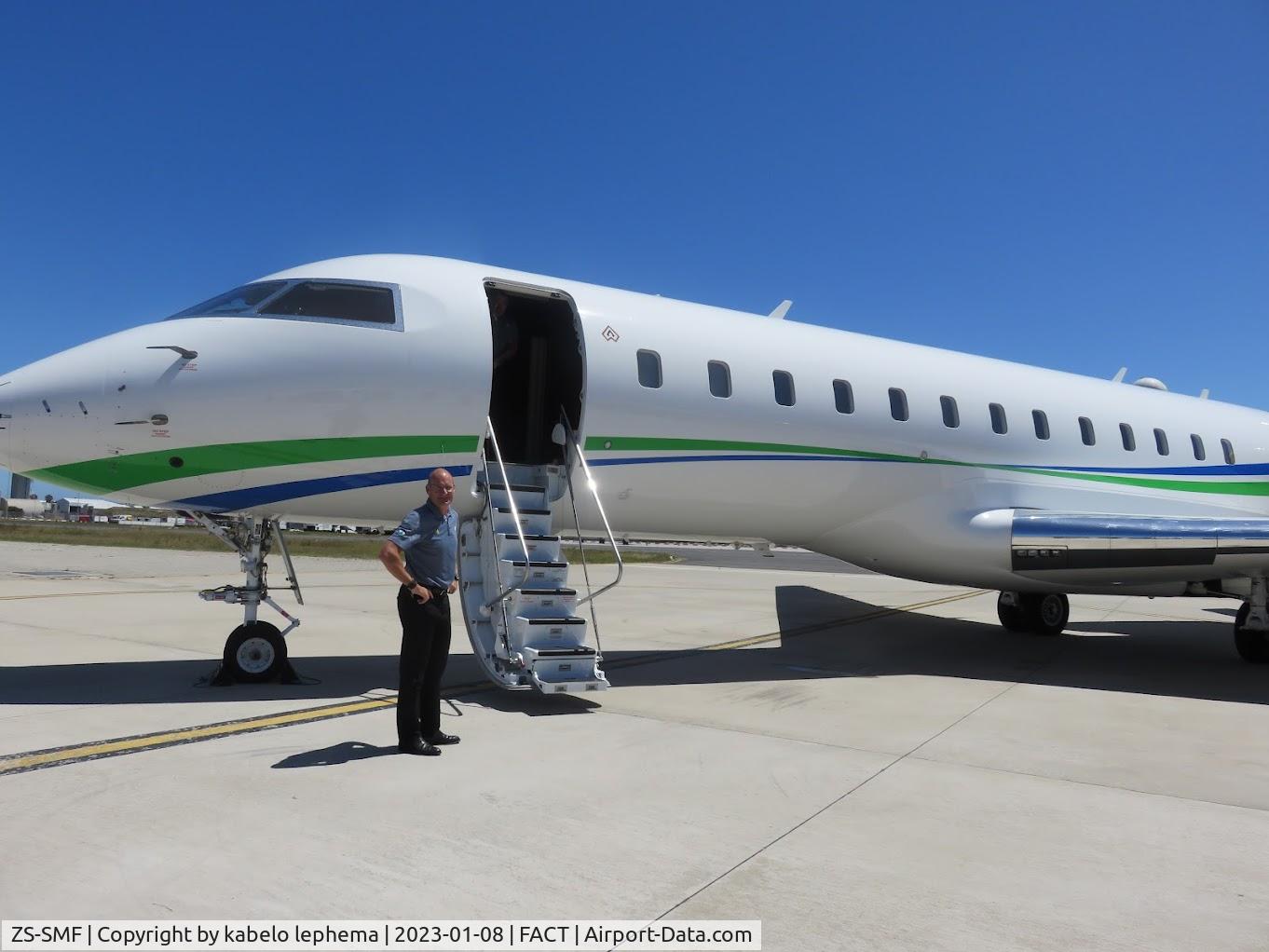 ZS-SMF, 2000 Bombardier Global Express (BD-700-1A10) C/N 9074, boarding global express