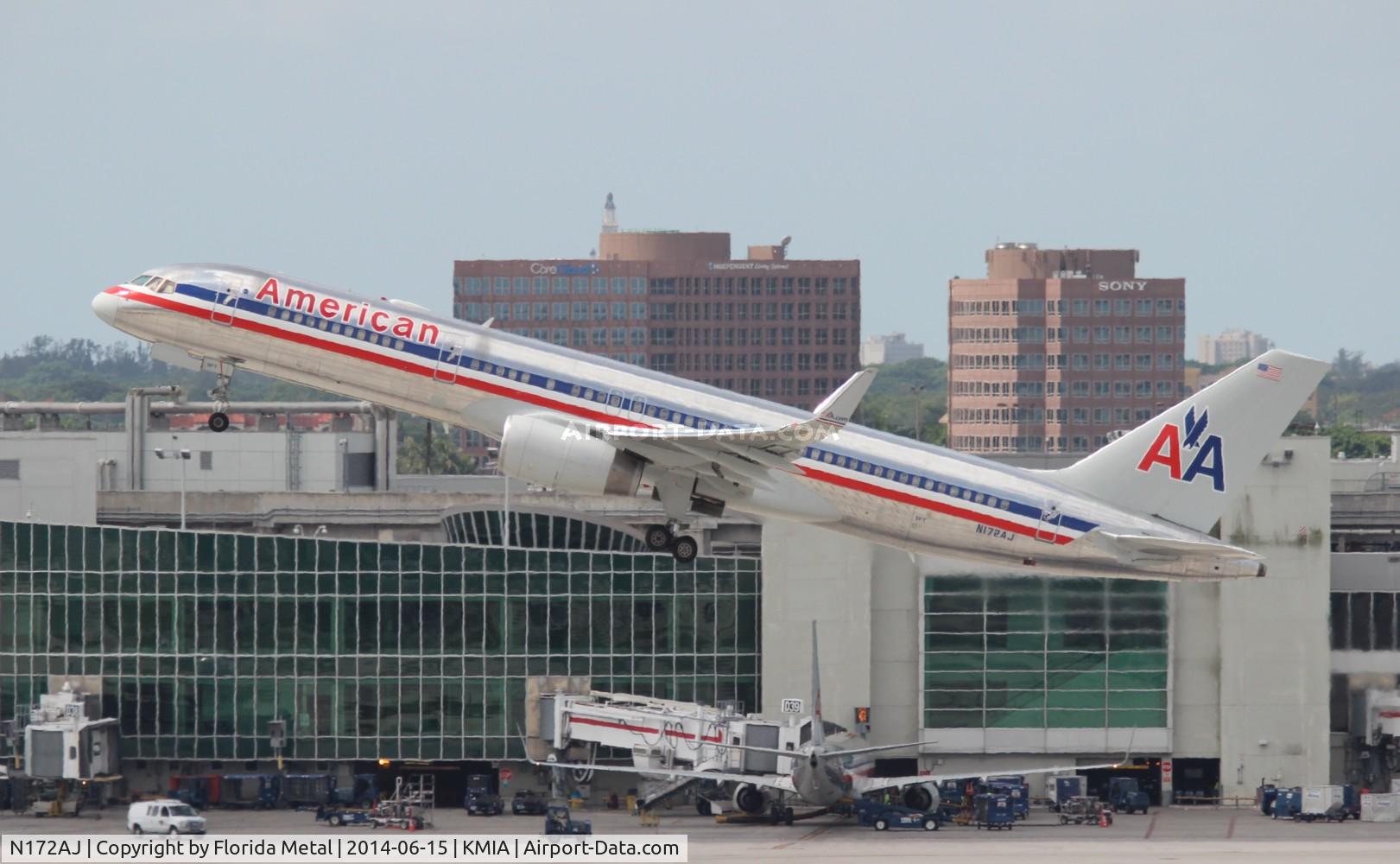N172AJ, 2002 Boeing 757-223 C/N 32400, AAL 752 oc zx