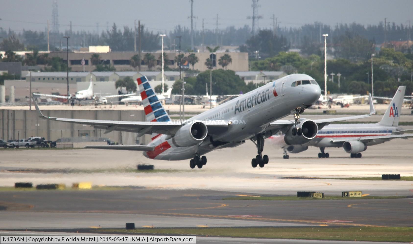 N173AN, 2002 Boeing 757-223 C/N 32399, MIA zx