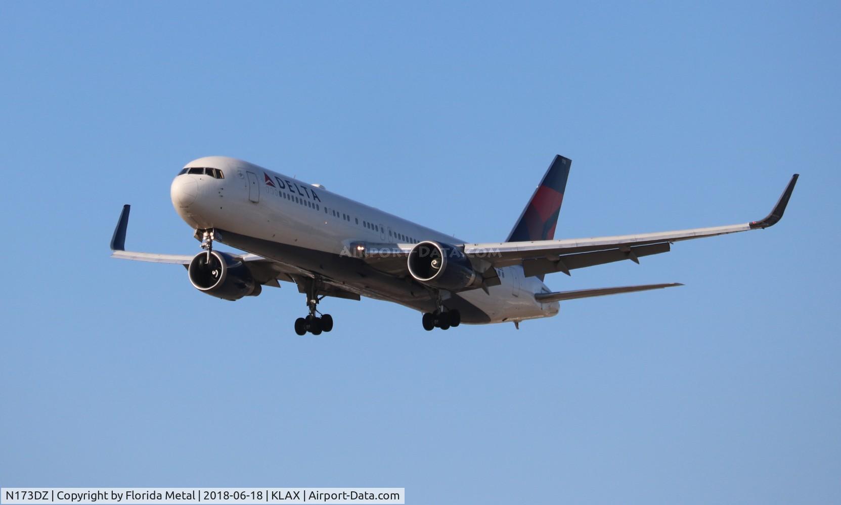 N173DZ, 1998 Boeing 767-332ER C/N 29692, DAL 763 zx