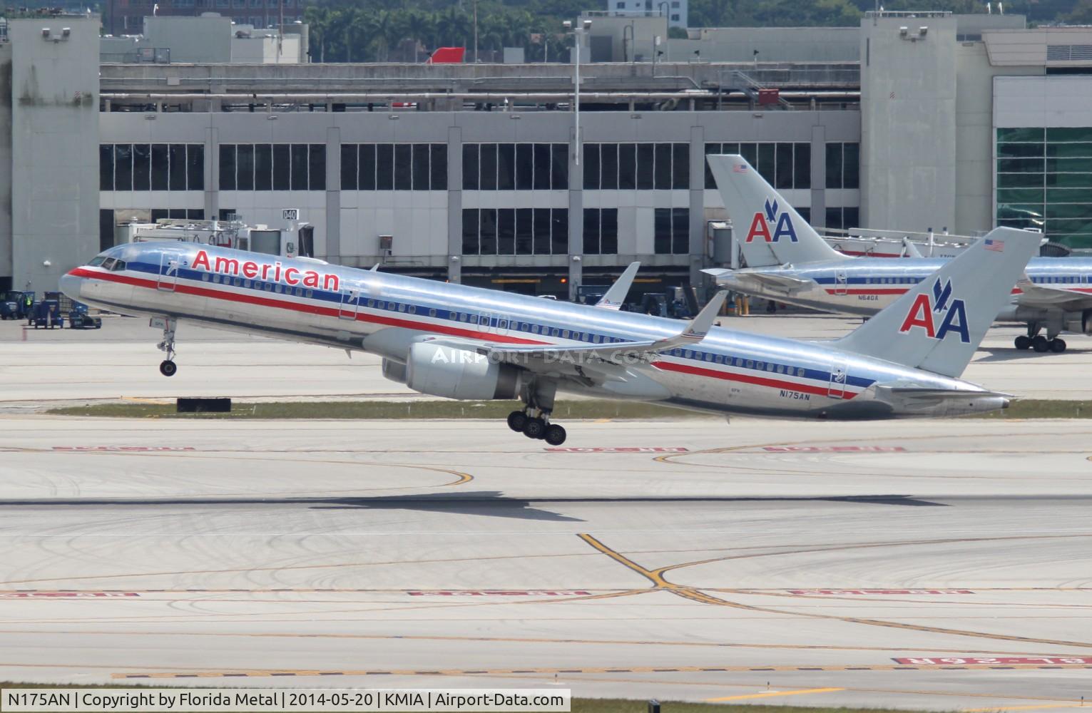 N175AN, 2001 Boeing 757-223 C/N 32394, AAL 752 oc zx
