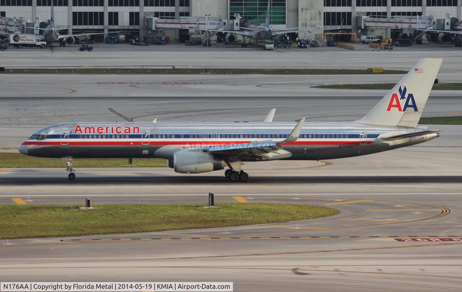 N176AA, 2001 Boeing 757-223 C/N 32395/994, AAL 752 oc zx