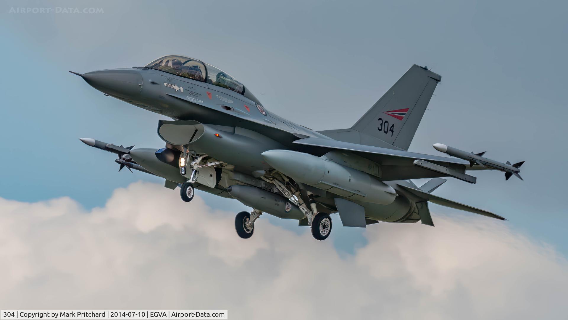 304, 1978 Fokker F-16B Fighting Falcon C/N 6L-4, Shot at RIAT 2014