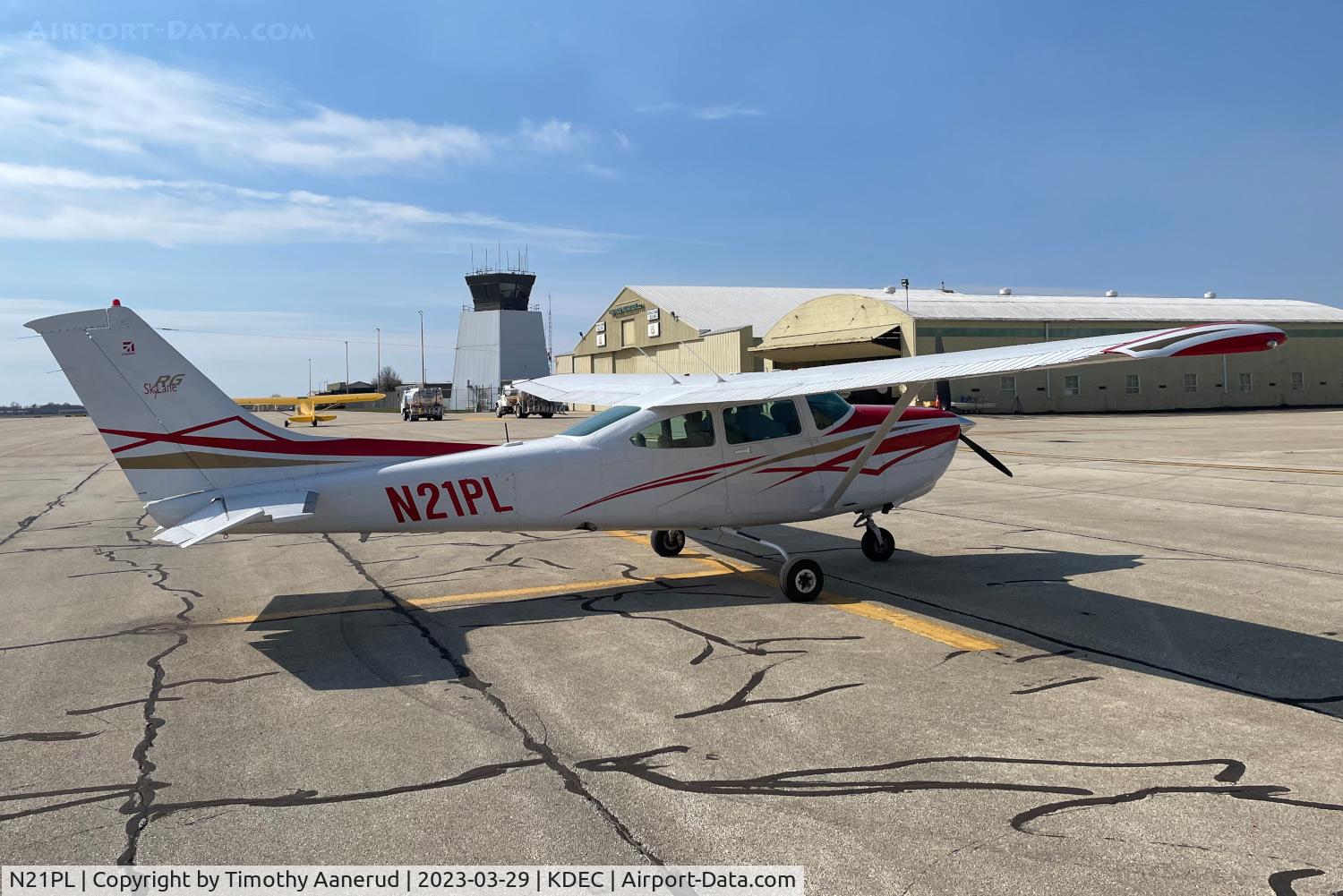 N21PL, 1984 Cessna R182 Skylane RG C/N R182-01983, 1984 Cessna R182, c/n: R18201983.  Enroute to Sun 'n Fun 2023