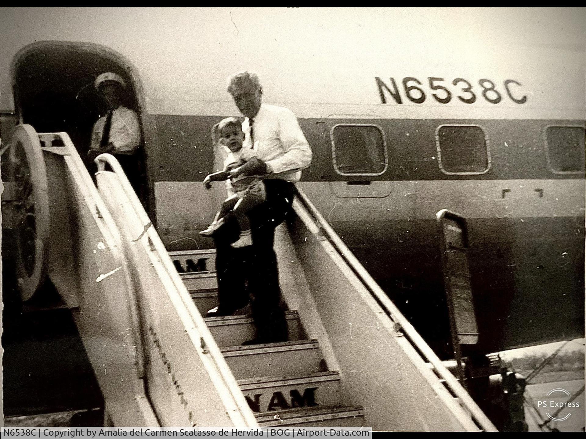 N6538C, 1954 Douglas DC-6B C/N 43838, Pan Am Douglas DC-6B N6538C 
Mi papá y mi hermanito en 1960 en el aeropuerto Luis Carlos Galan Sarmiento - El Dorado - Bogotá - Colombia