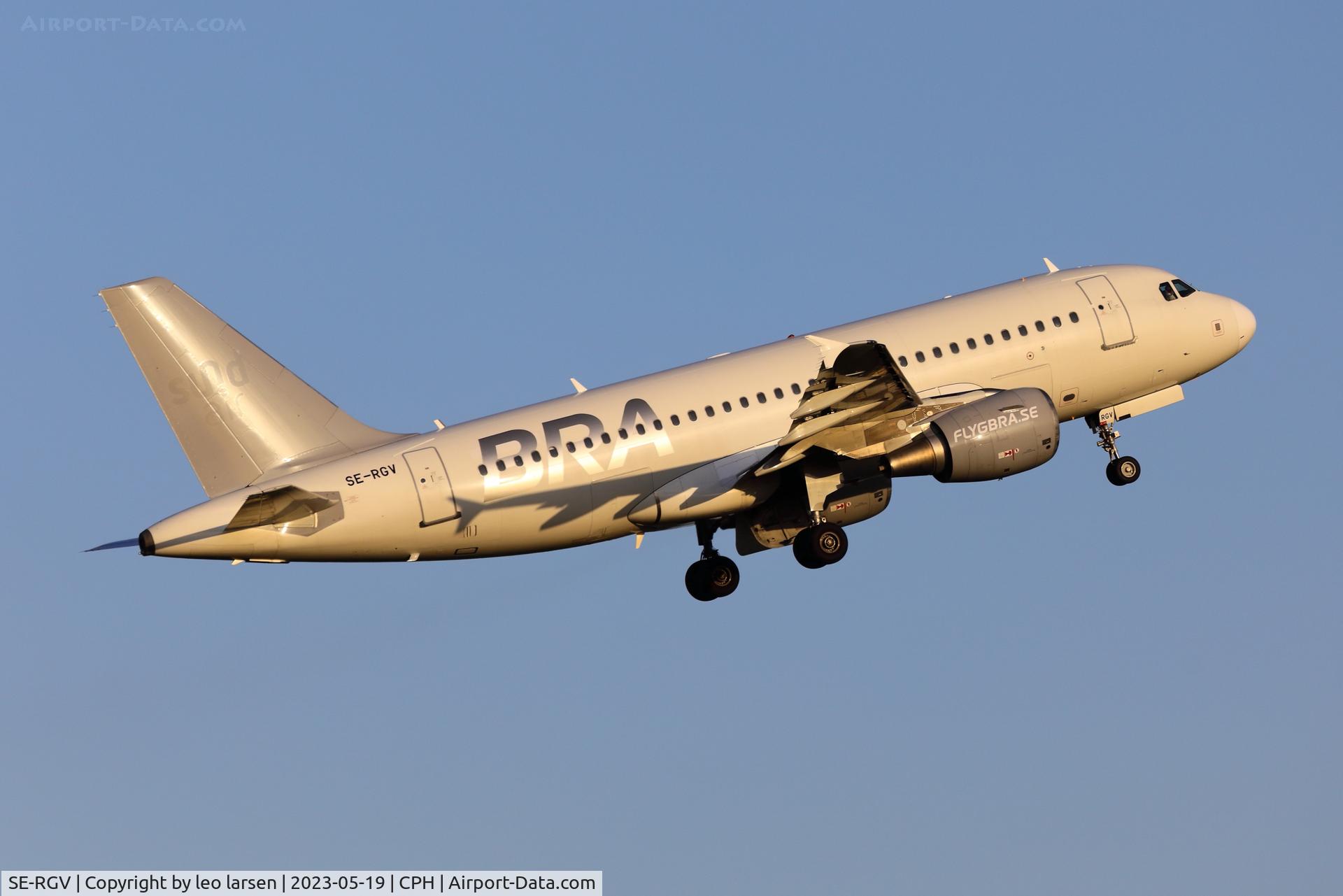SE-RGV, 2004 Airbus A319-111 C/N 2283, Copenhagen t/o R-22R