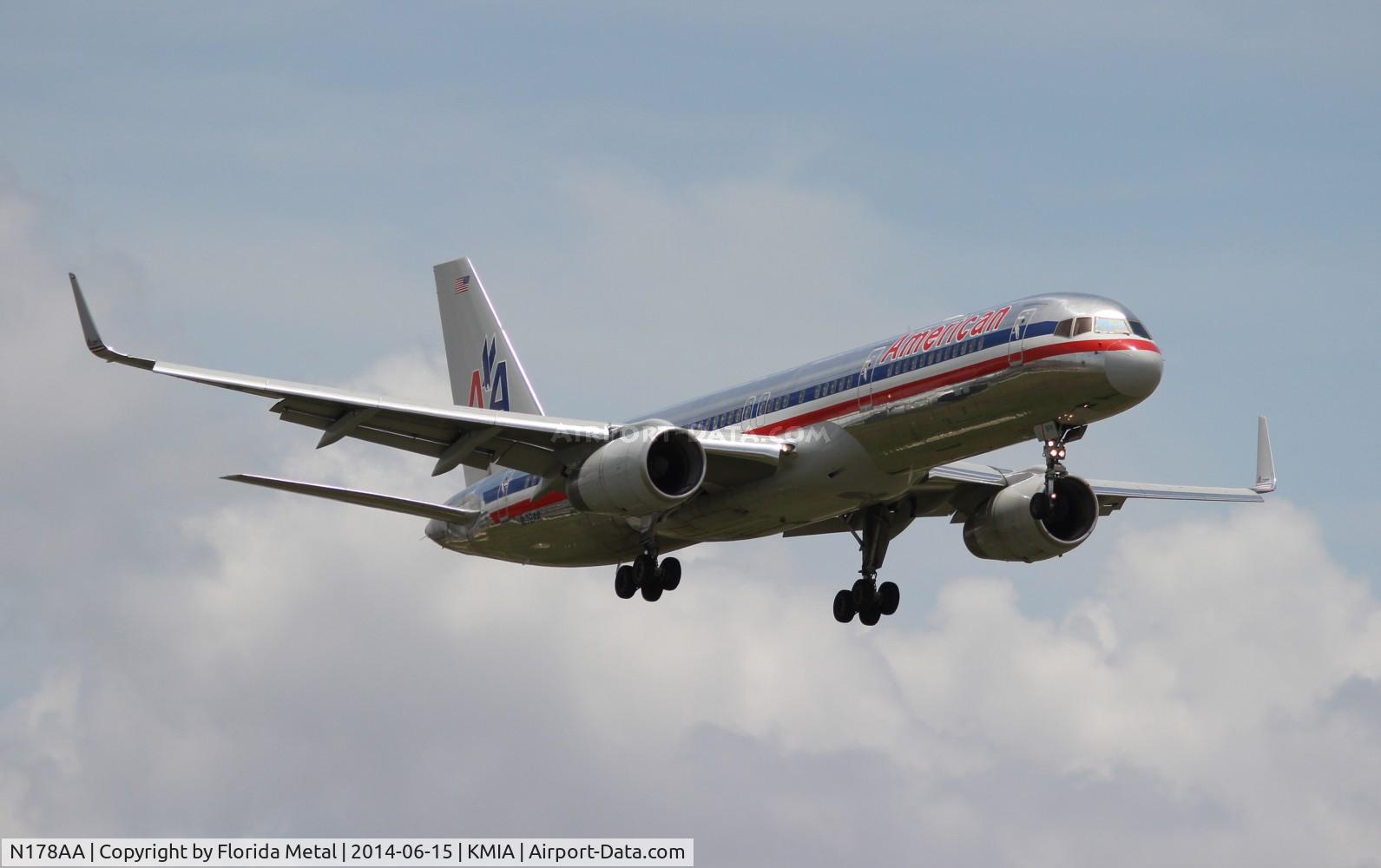 N178AA, 2002 Boeing 757-223 C/N 32398, AAL 752 oc zx