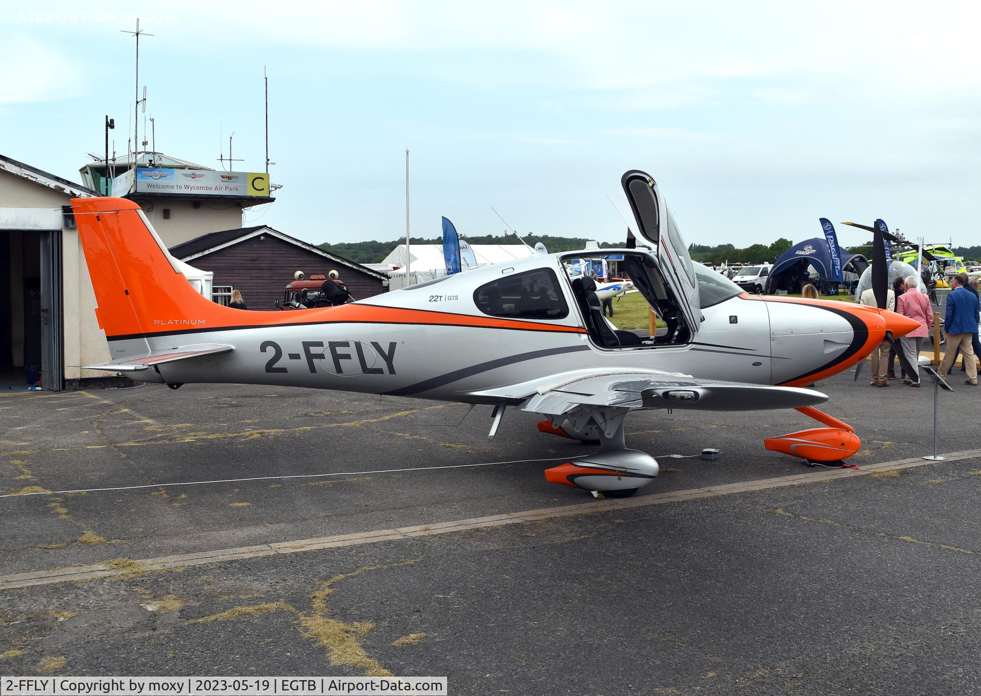 2-FFLY, 2015 Cirrus SR-22T G5-GTS Platinum C/N 1186, Cirrus SR-22T G5-GTS Platinum at Wycombe Air Park.