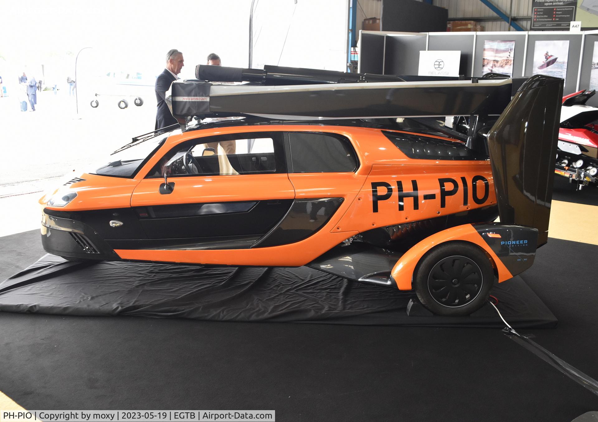 PH-PIO, 2022 PAL-V International B.V. Liberty Pioneer Edition C/N 00/90, Liberty Pioneer Edition at Wycombe Air Park. Road legal car that converts to a Gyroplane.