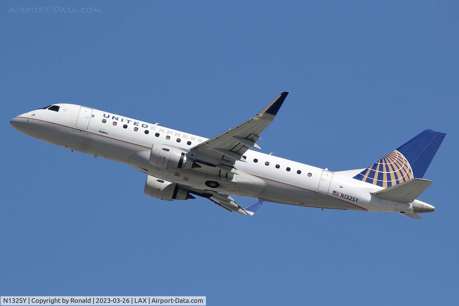 N132SY, 2015 Embraer 170LR (ERJ-170-100LR) C/N 17000451, at lax