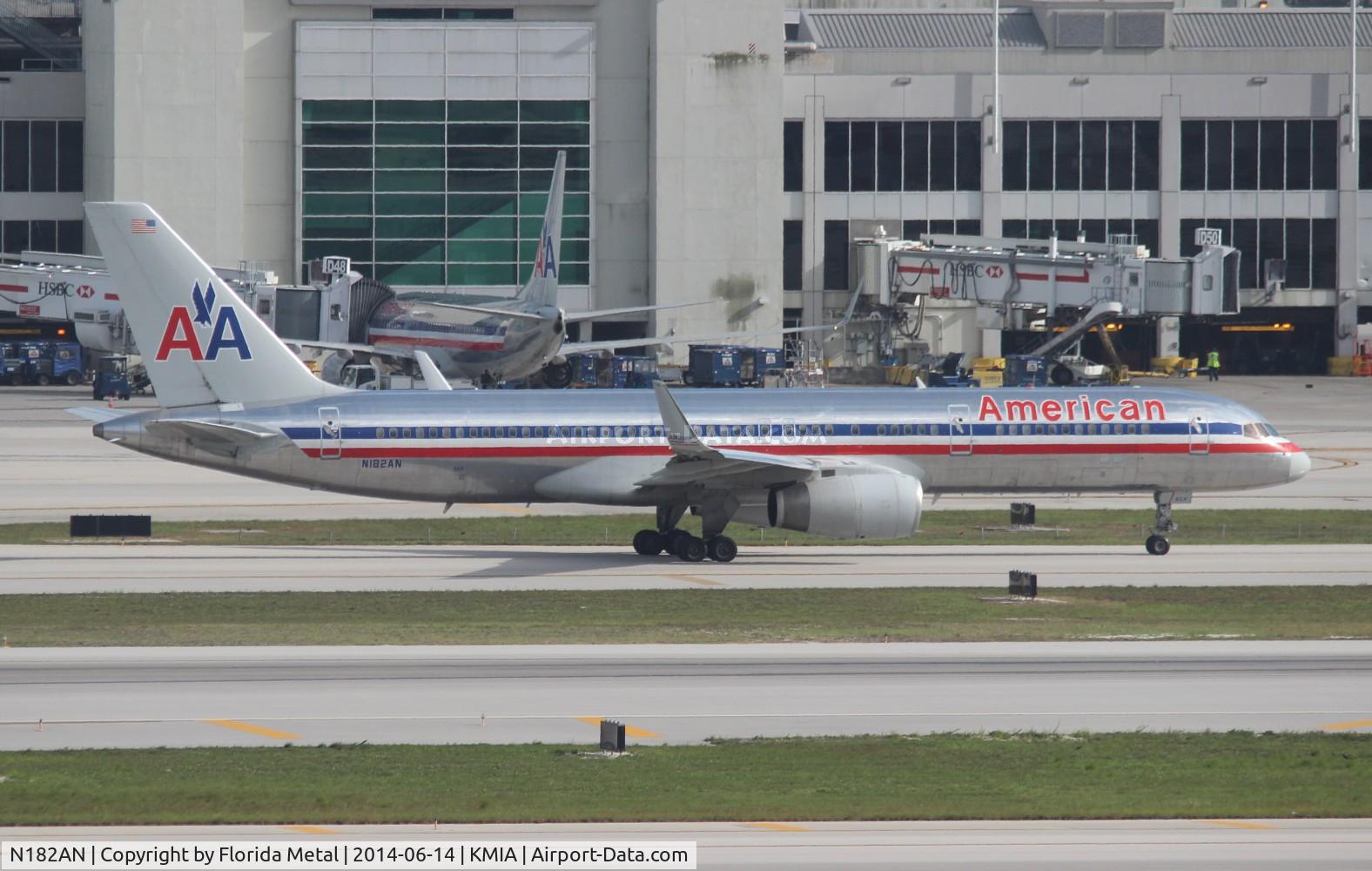 N182AN, 1999 Boeing 757-223 C/N 29592, AAL 752 oc zx