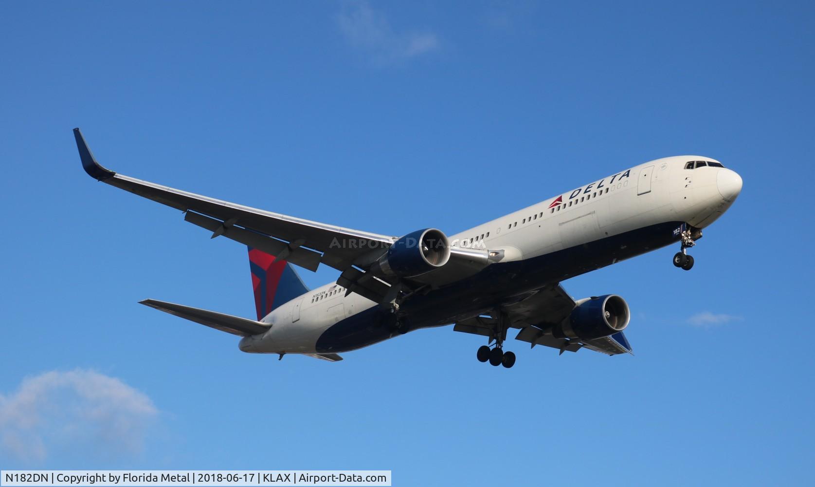 N182DN, 1992 Boeing 767-332/ER C/N 25987, LAX zx
