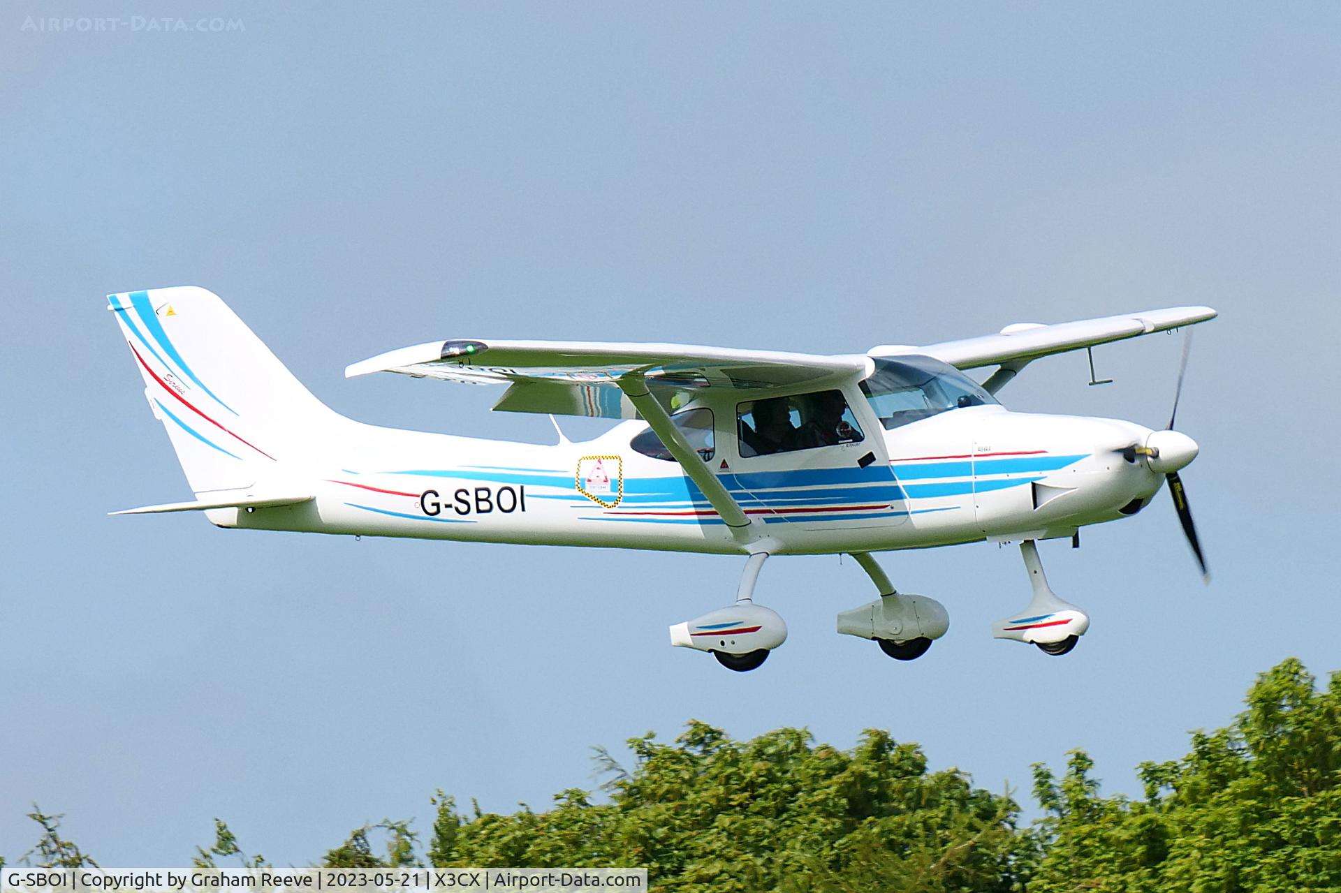 G-SBOI, 2022 TL Ultralight TL-3000 Sirius C/N 22 SI 215, Landing at Northrepps.