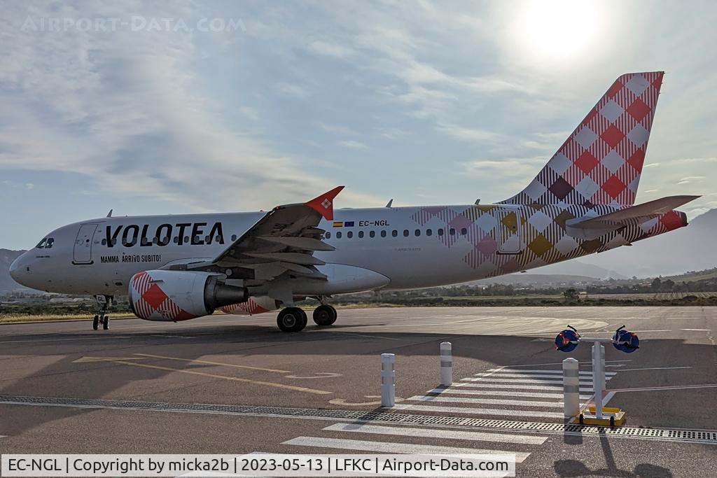 EC-NGL, 2006 Airbus A319-112 C/N 2879, Taxiing