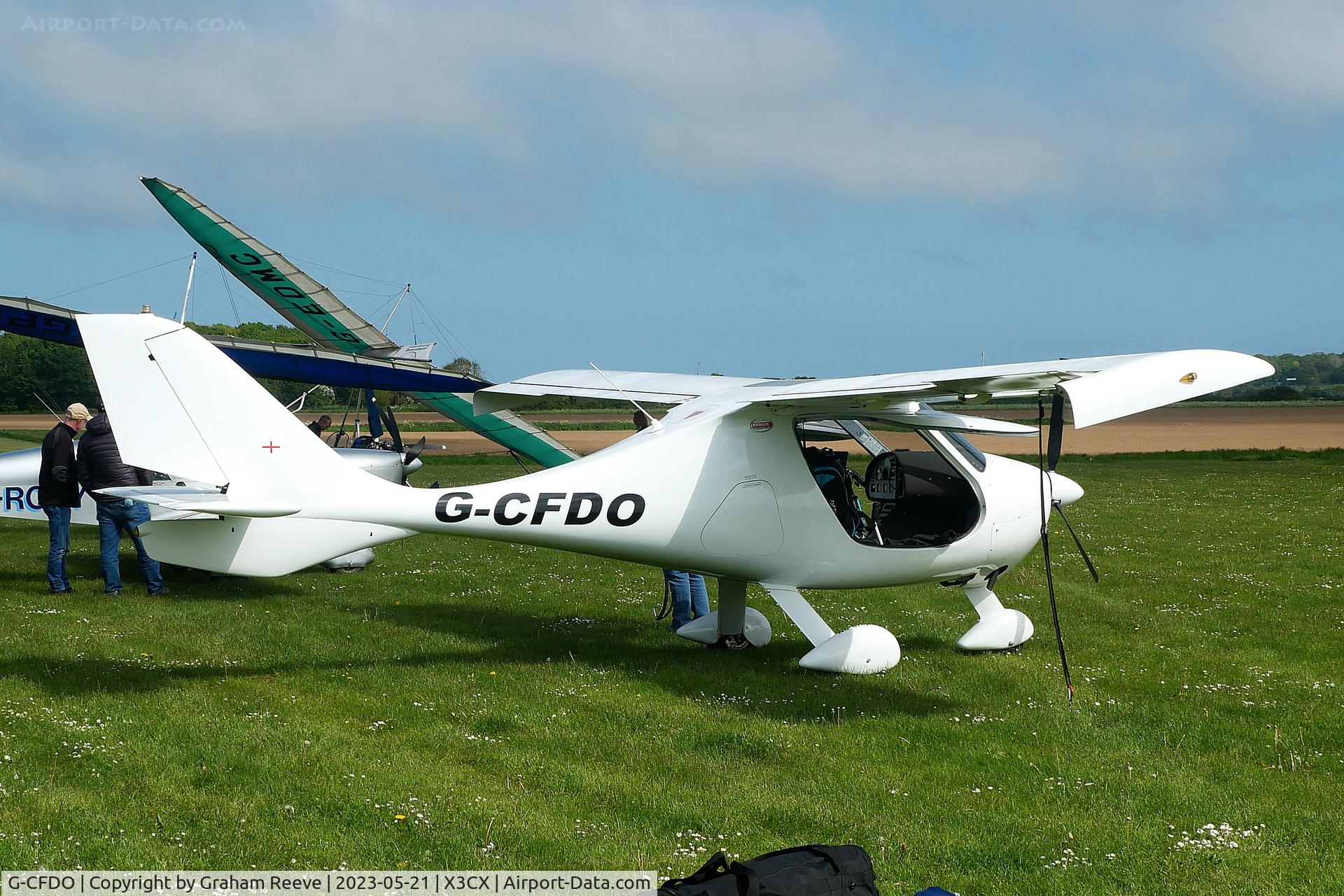 G-CFDO, 2008 Flight Design CTSW C/N 8366, Parked at Northrepps.