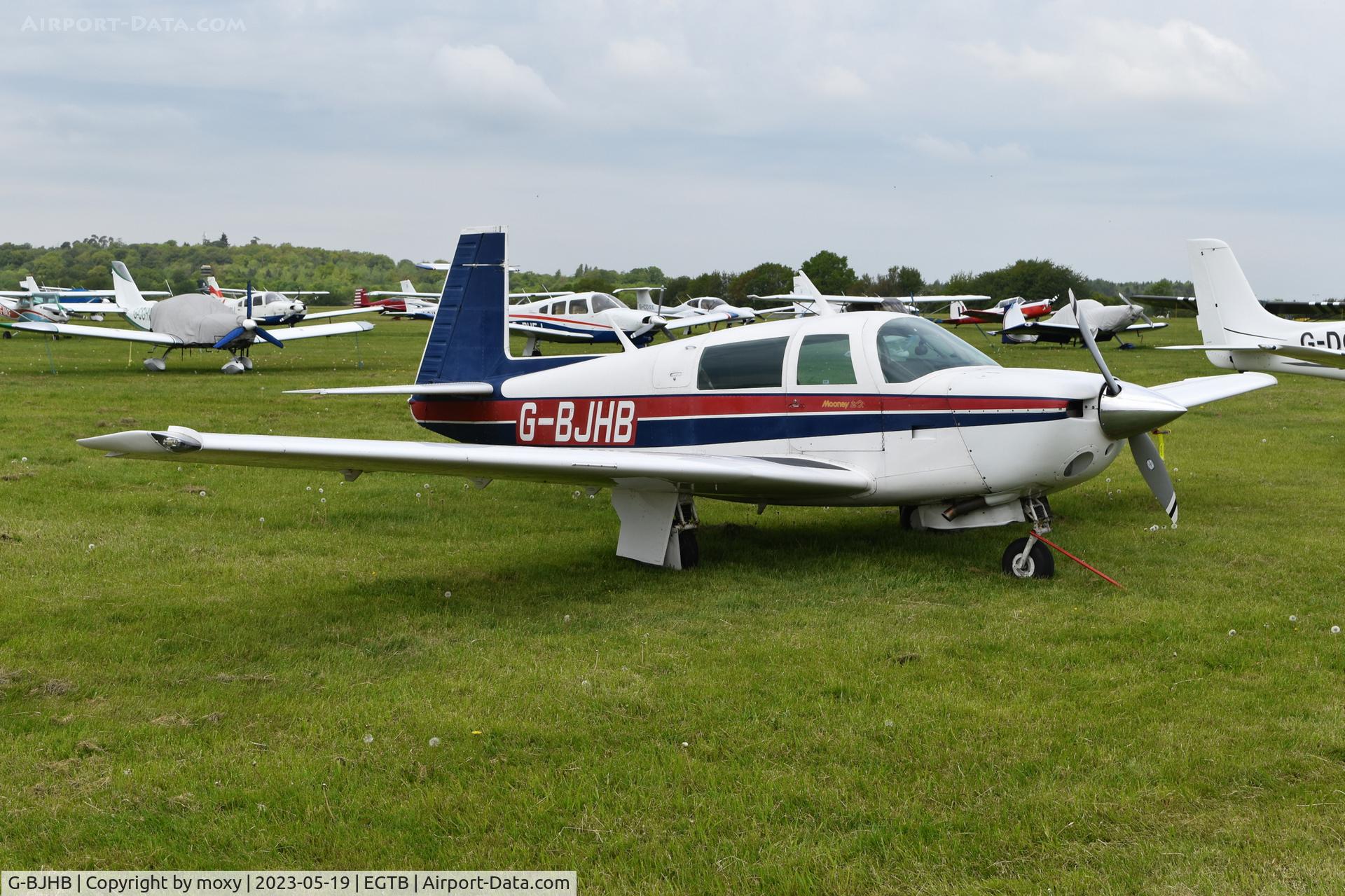 G-BJHB, 1981 Mooney M20J 201 C/N 24-1190, Mooney M20J at Wycombe Air Park. Ex N1145G