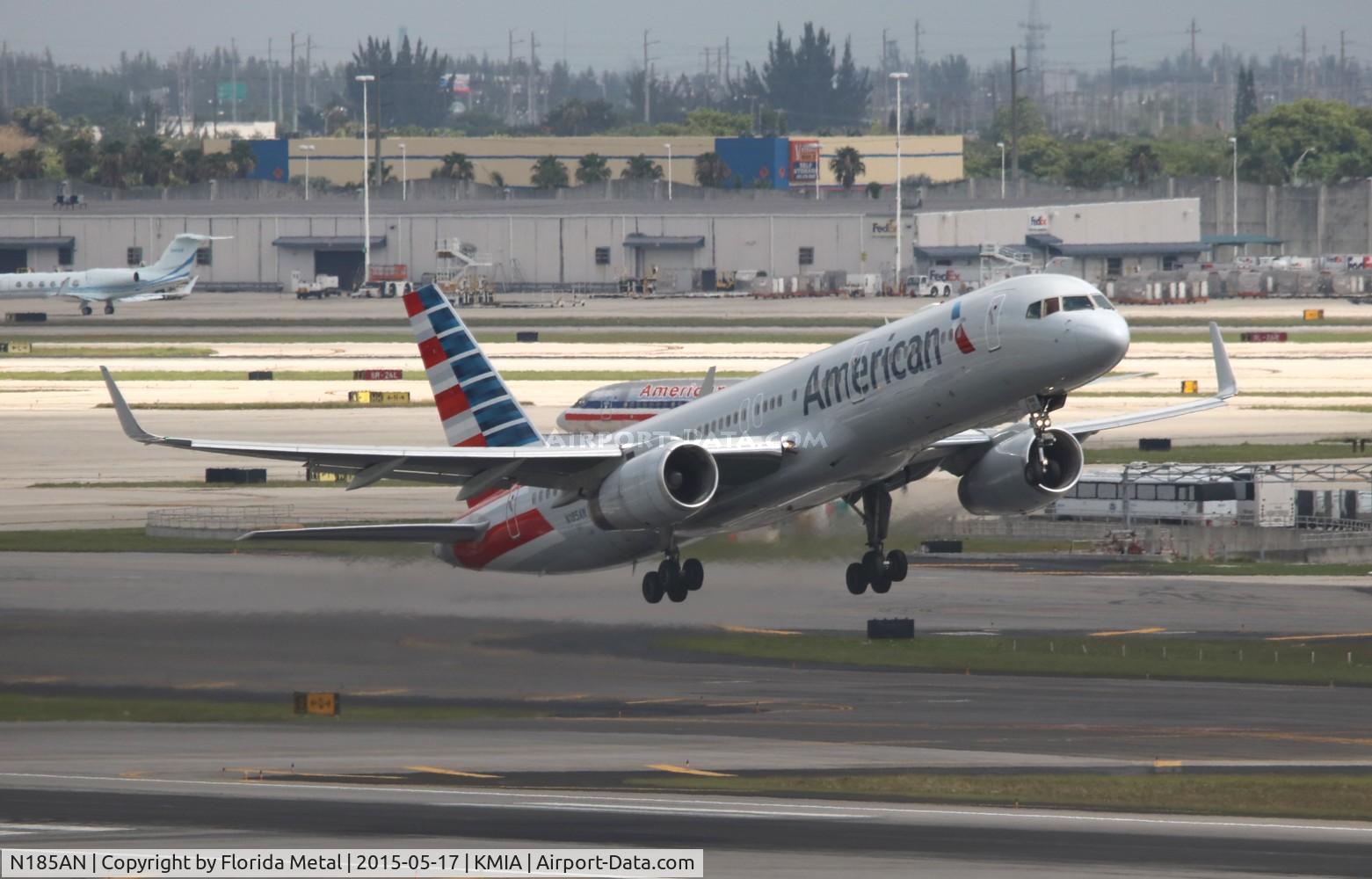 N185AN, 2001 Boeing 757-223 C/N 32379, MIA zx