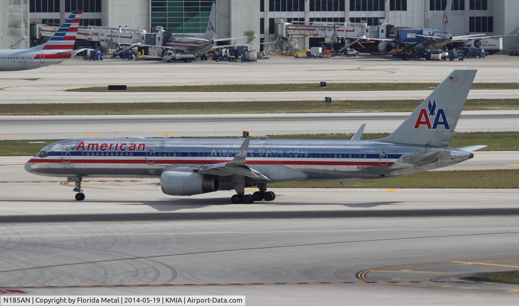 N185AN, 2001 Boeing 757-223 C/N 32379, AAL 752 oc zx