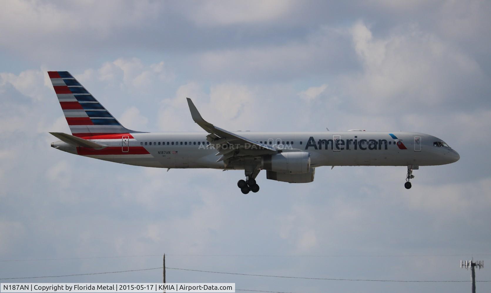 N187AN, 2001 Boeing 757-223 C/N 32381, AAL 752 zx