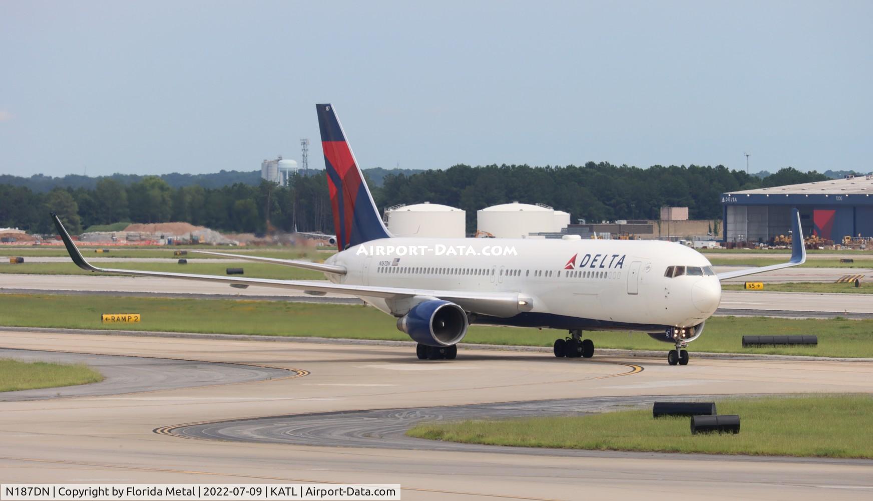 N187DN, 1996 Boeing 767-332/ER C/N 27582, DAL 763 zx