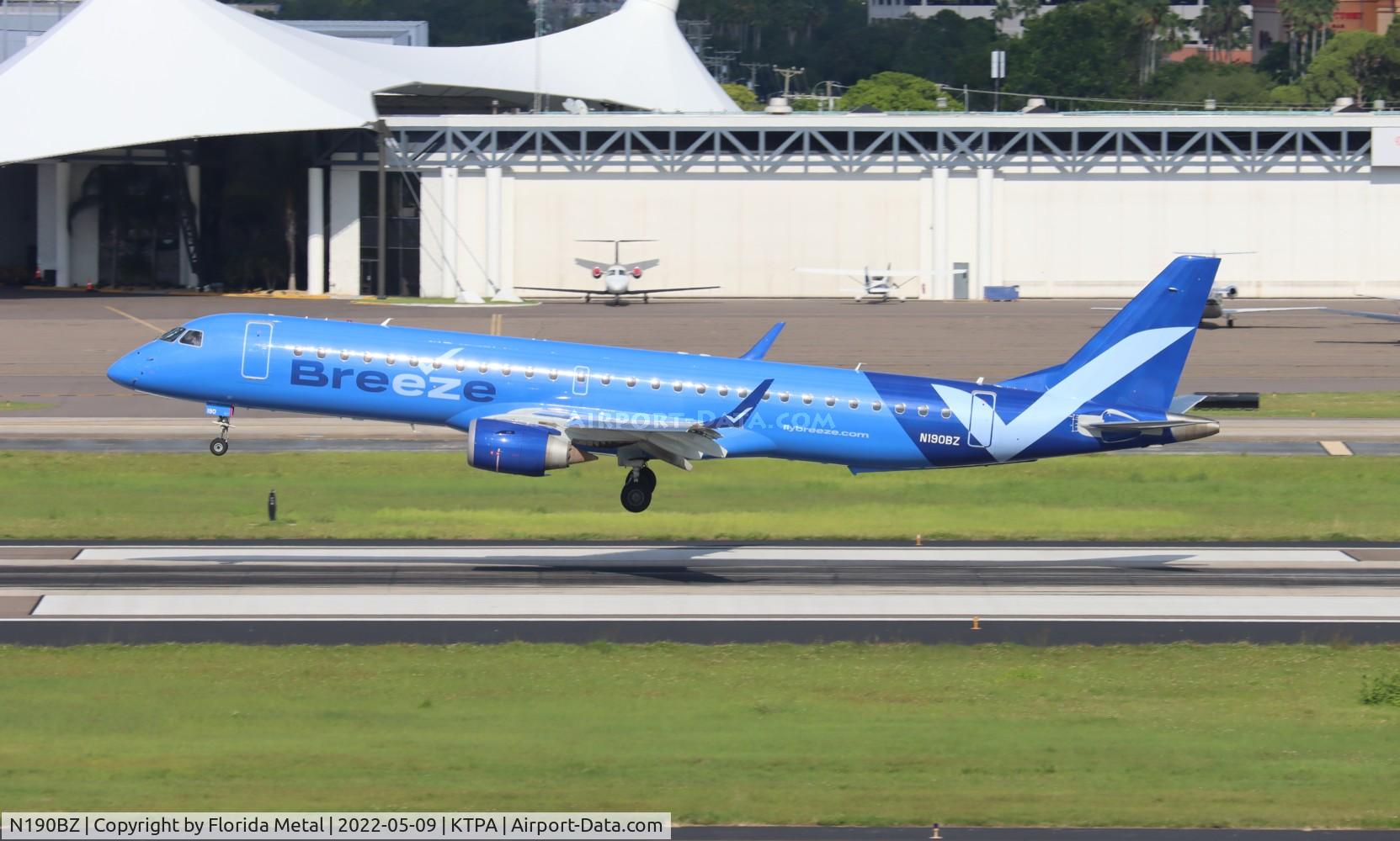 N190BZ, 2014 Embraer 195LR (ERJ-190-200LR) C/N 19000660, MXY E195 zx