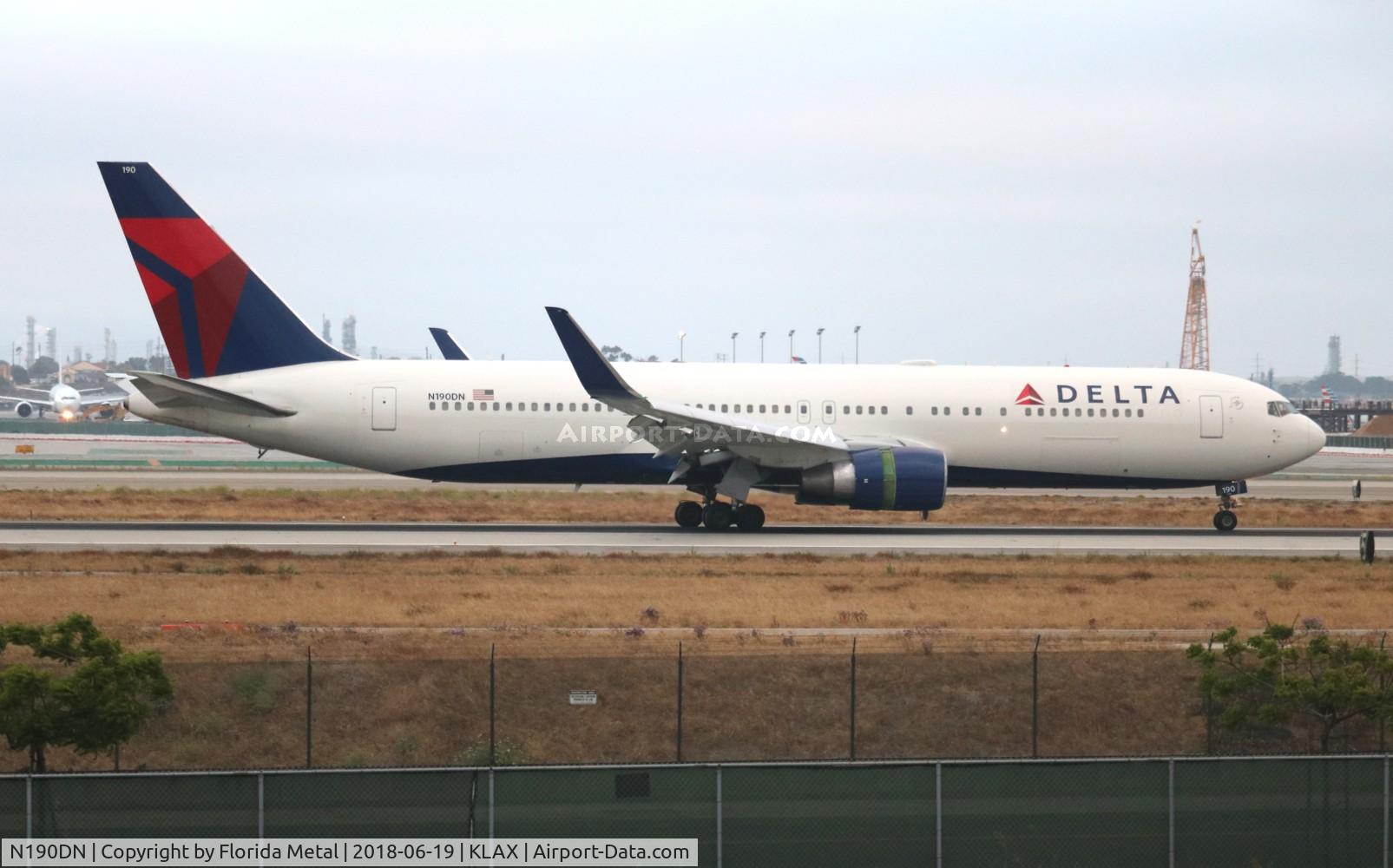 N190DN, 1997 Boeing 767-332 C/N 28447, DAL 763 zx