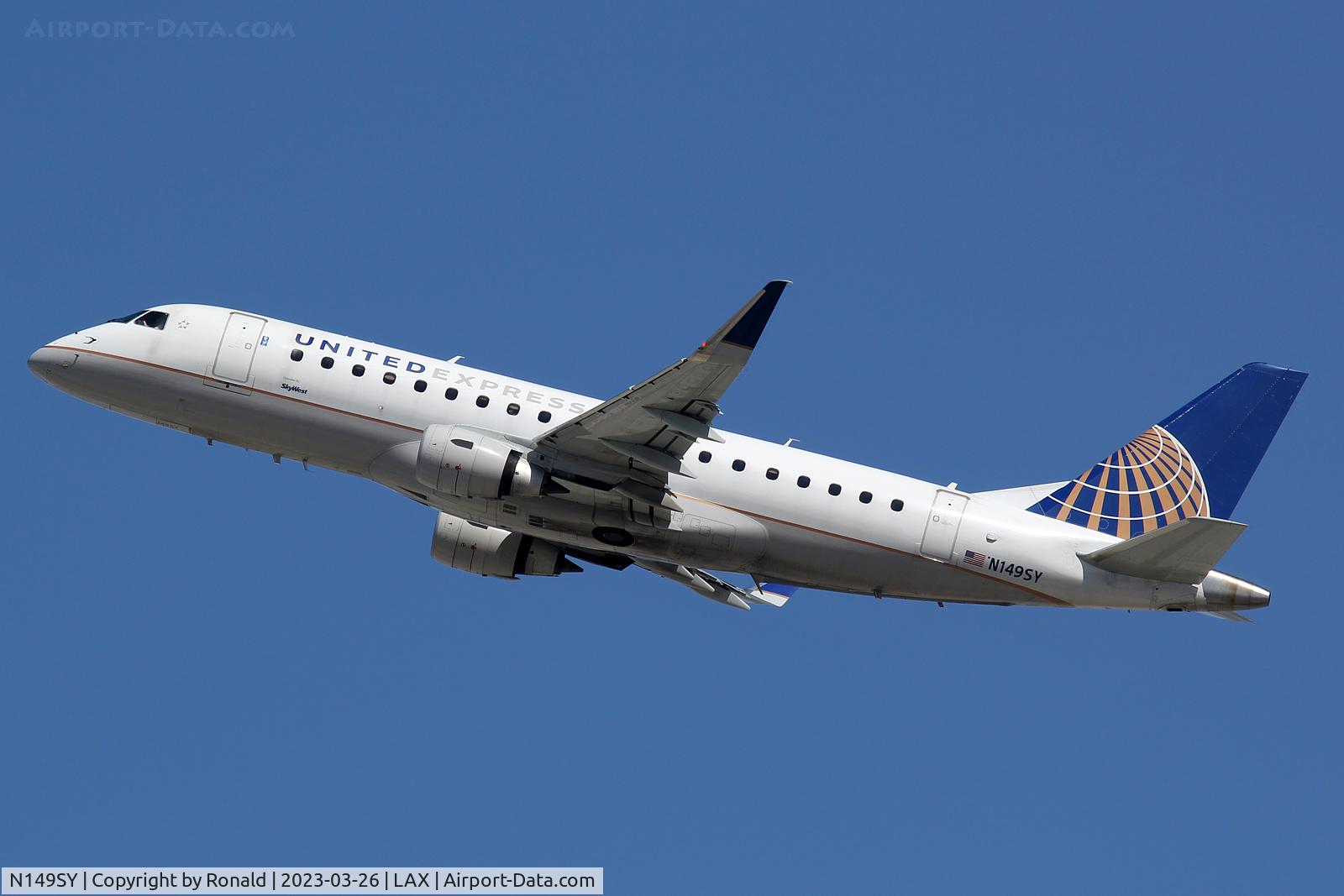 N149SY, 2015 Embraer 175LR (ERJ-170-200LR) C/N 17000495, at lax