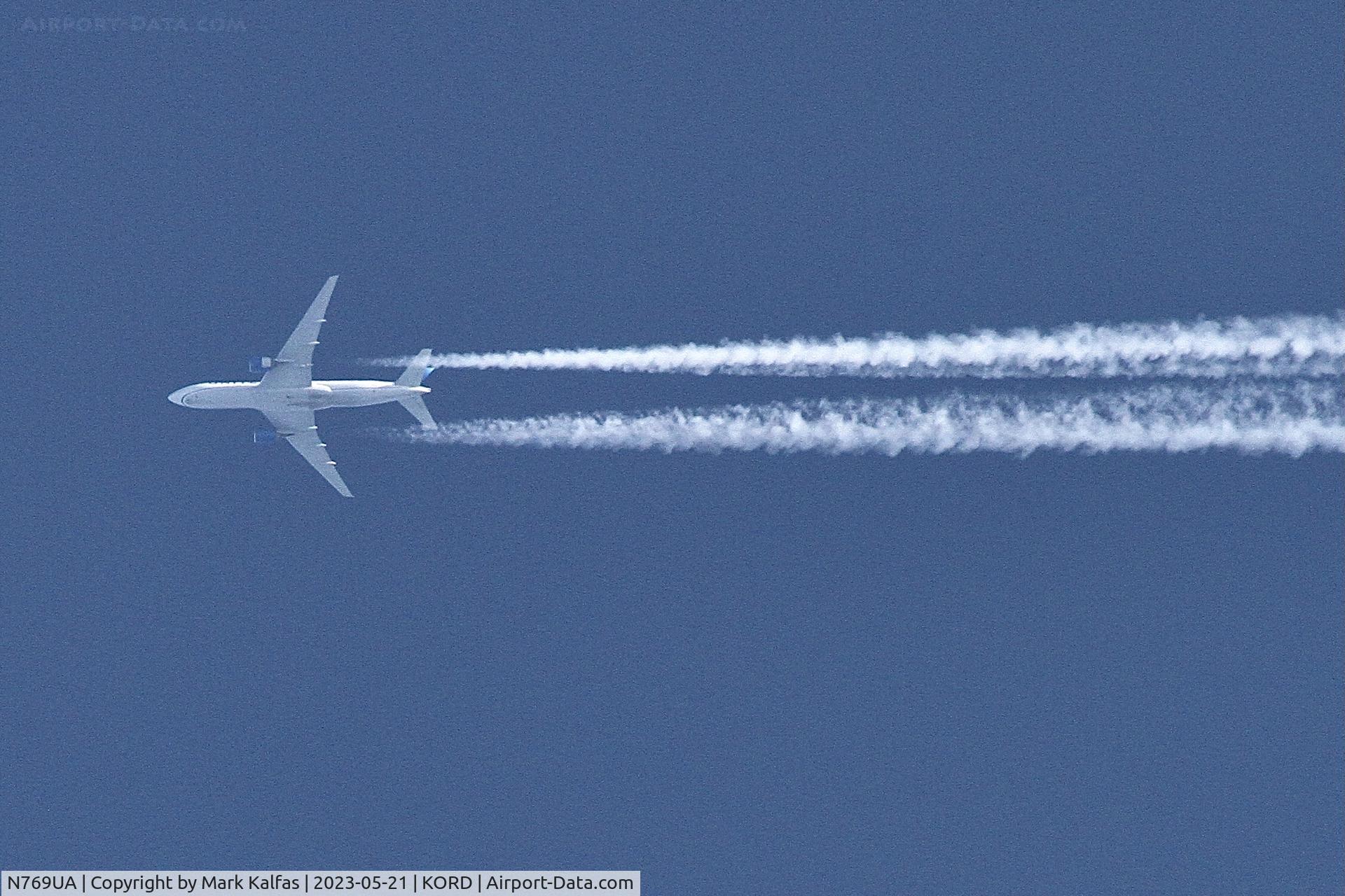 N769UA, 1995 Boeing 777-222 C/N 26921, United Airlines B772 N769UA UA2614 LAX-IAD, FL370 over ORD